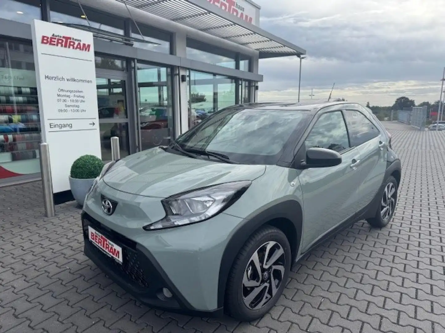 Toyota Aygo X Team D Beige - 1