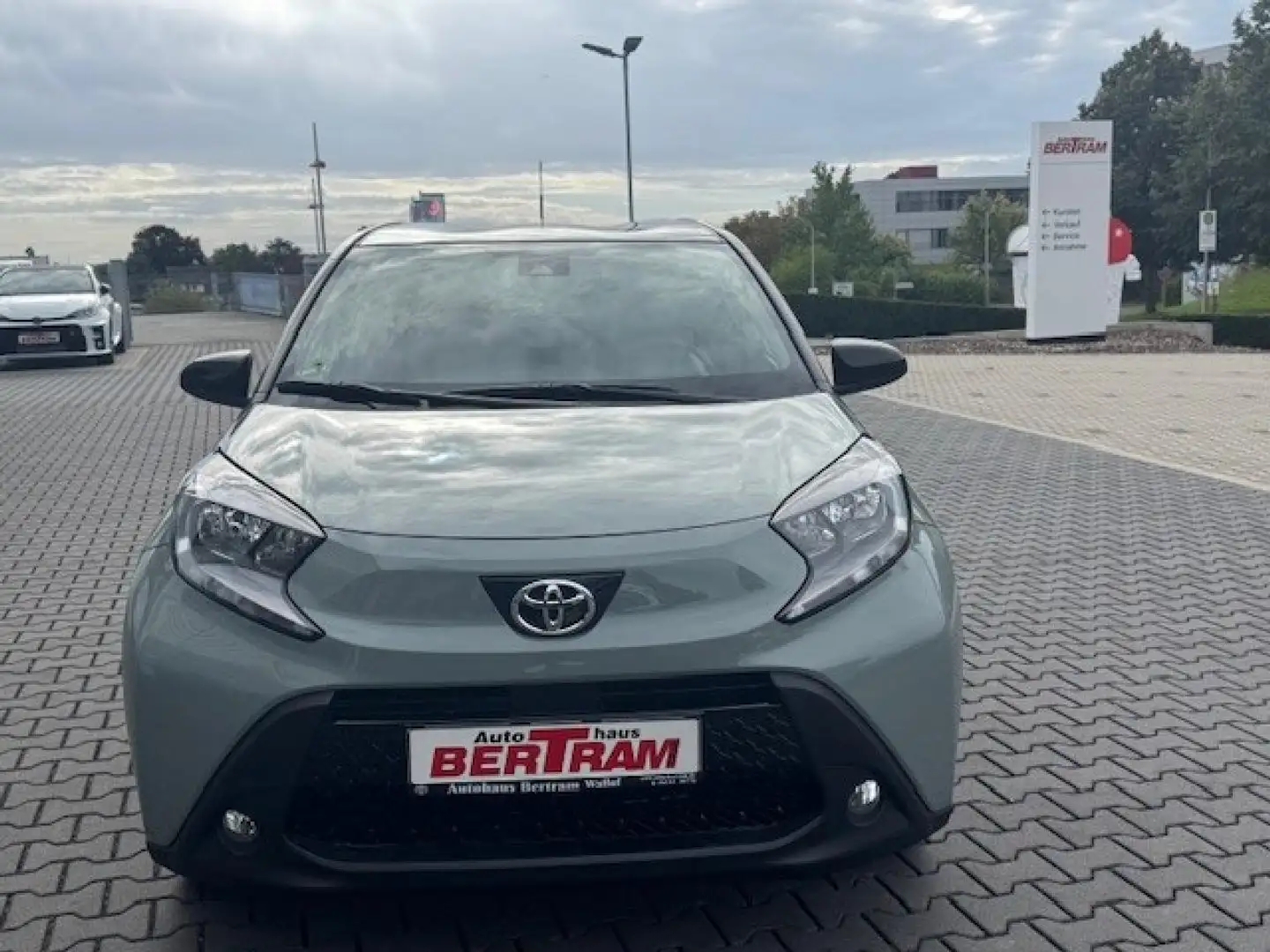 Toyota Aygo X Team D Beige - 2