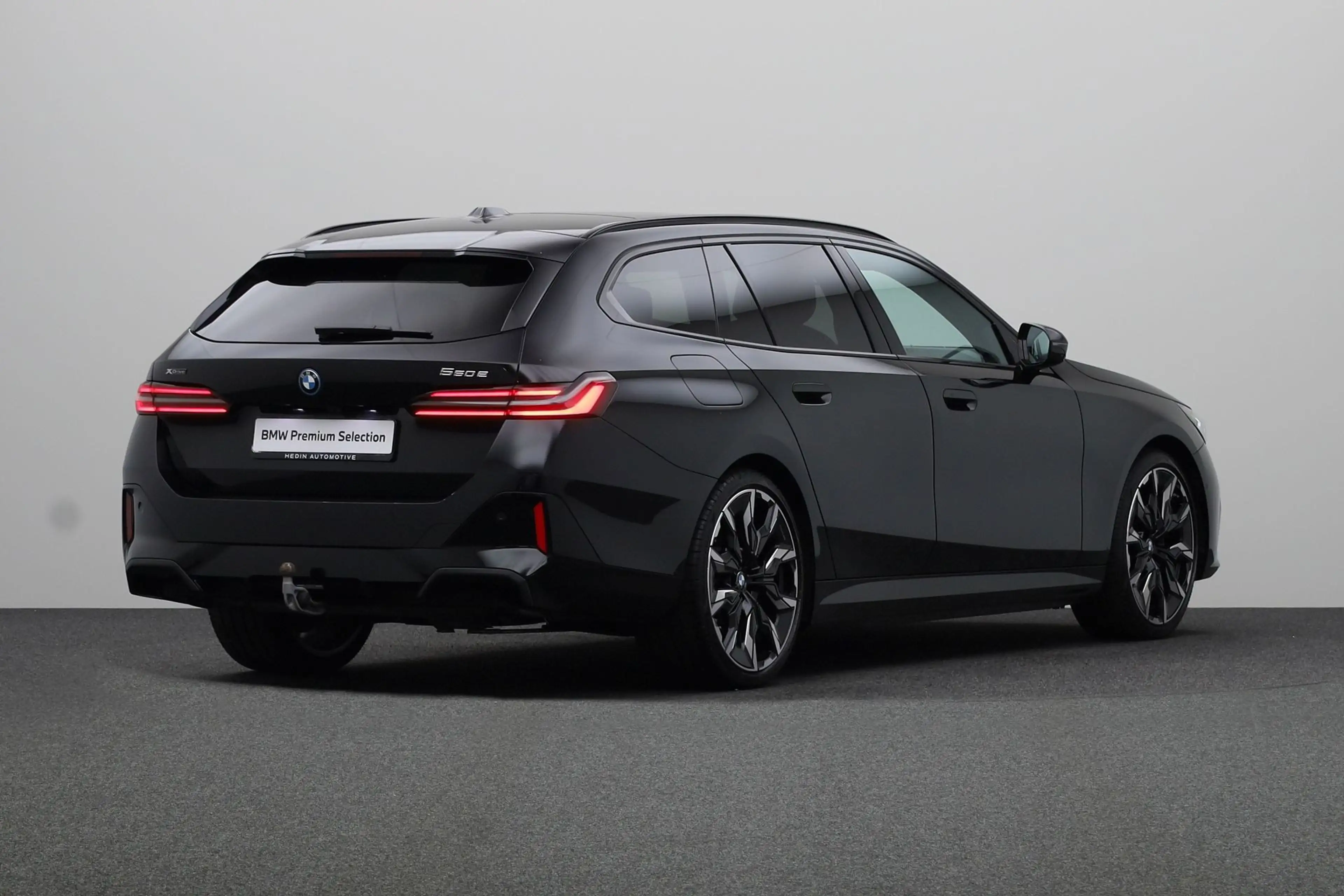 BMW 550 5-serie Touring 550e xDrive — photo 2