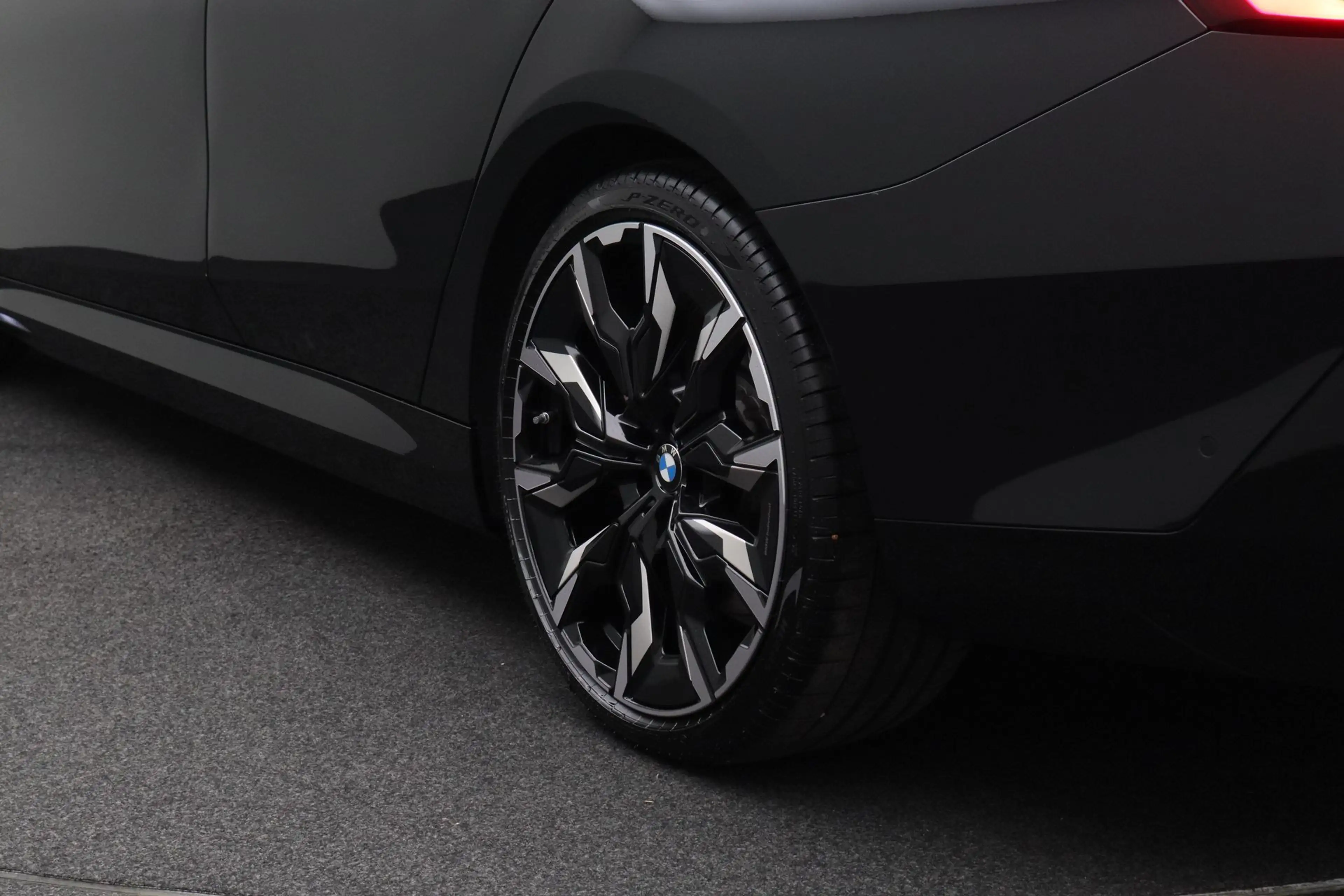 BMW 550 5-serie Touring 550e xDrive — photo 5