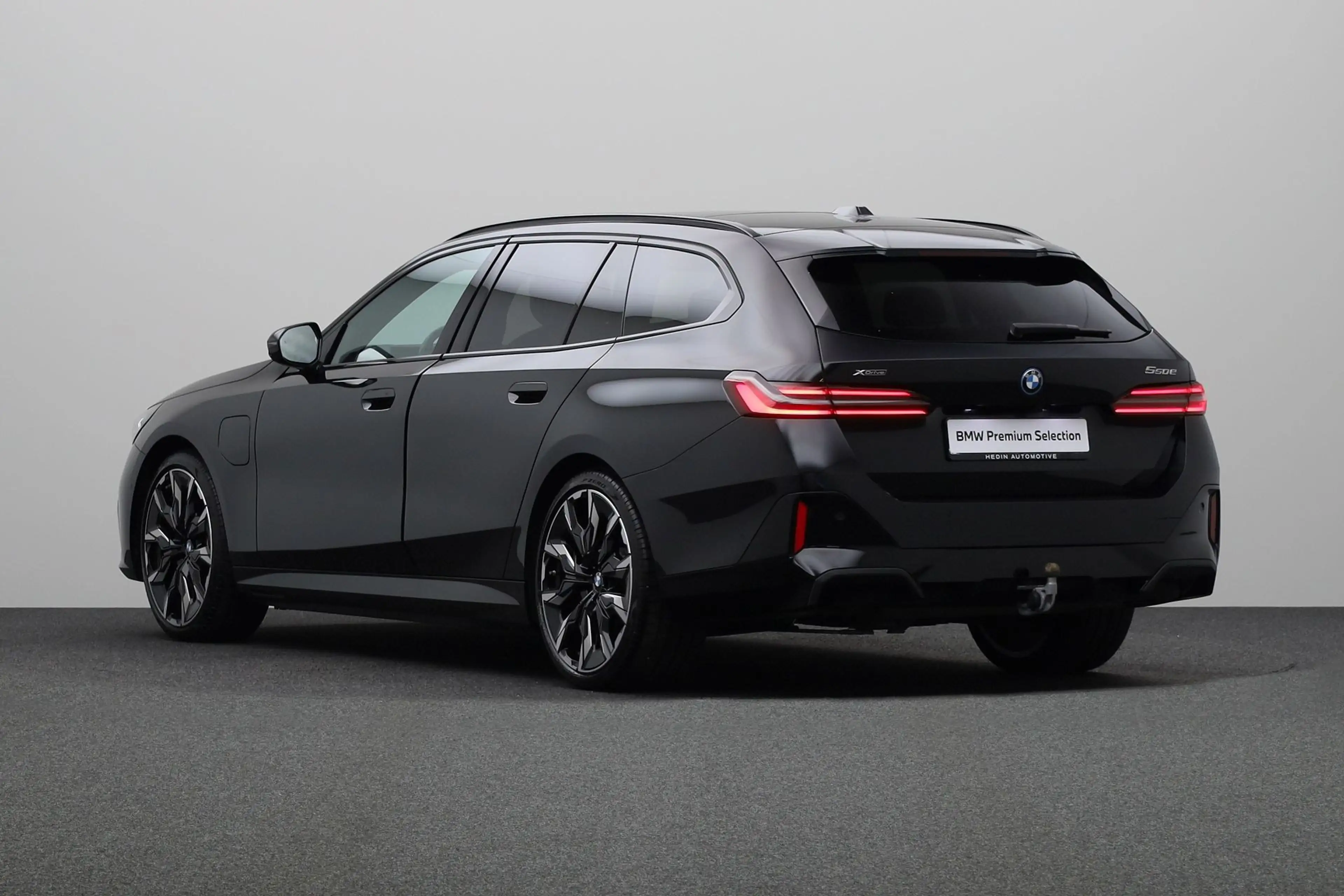 BMW 550 5-serie Touring 550e xDrive — photo 13