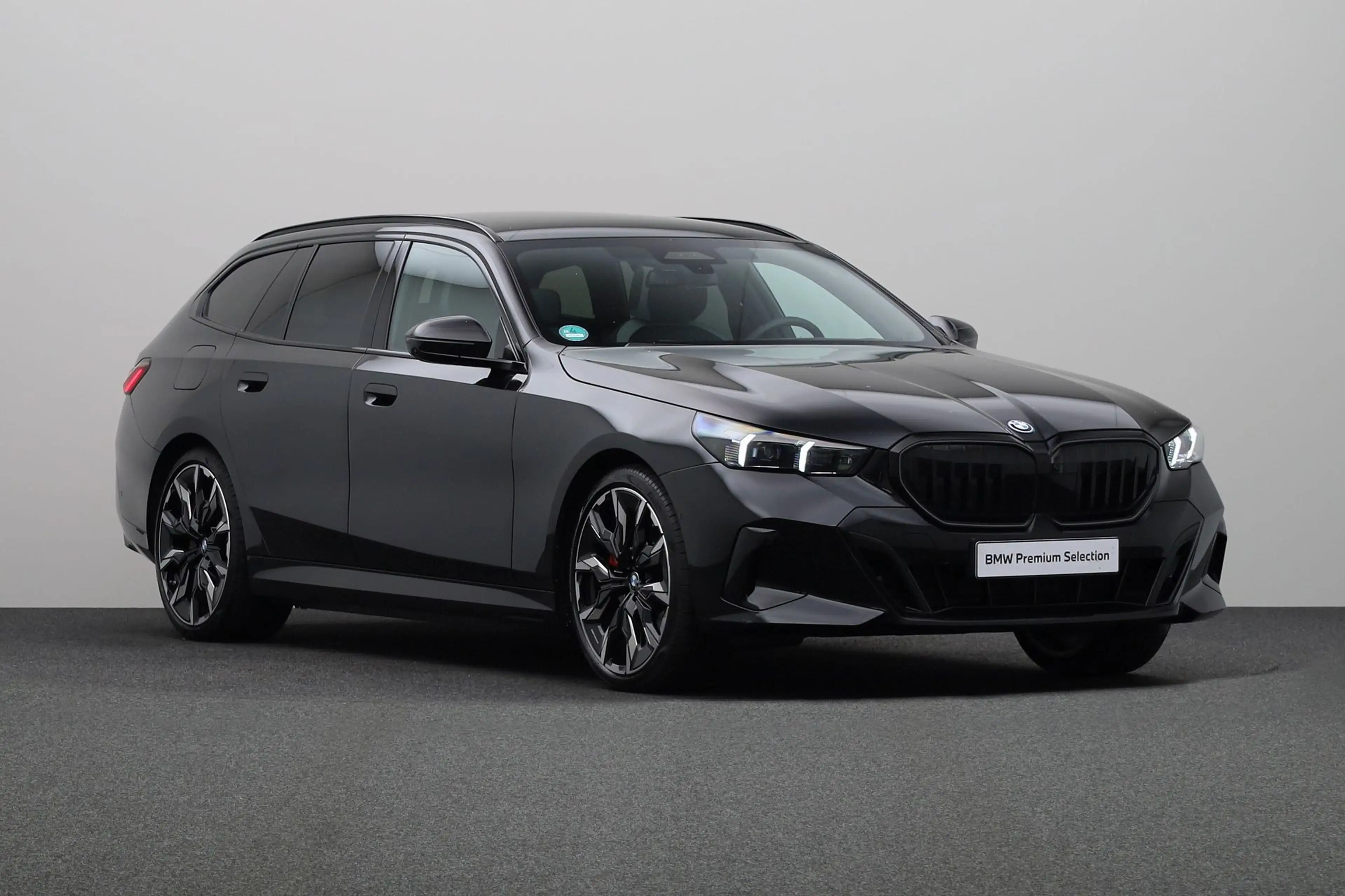BMW 550 5-serie Touring 550e xDrive — photo 11
