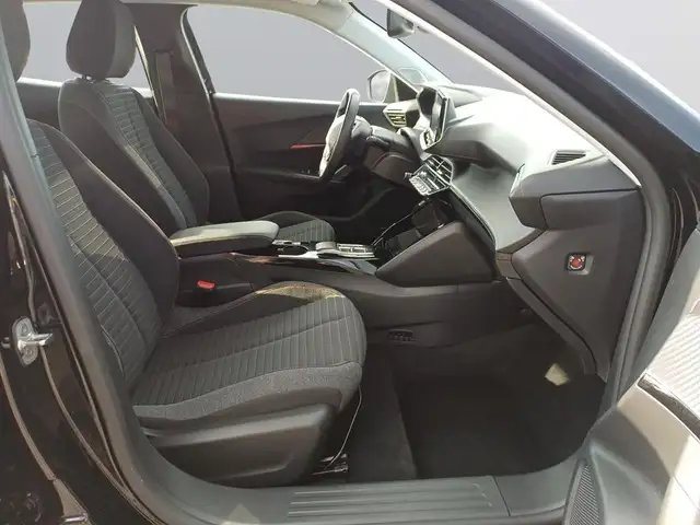 Peugeot 2008 view 11