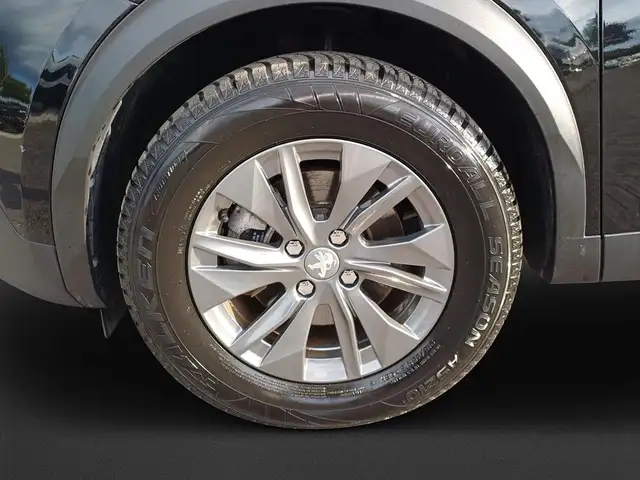 Peugeot 2008 view 8