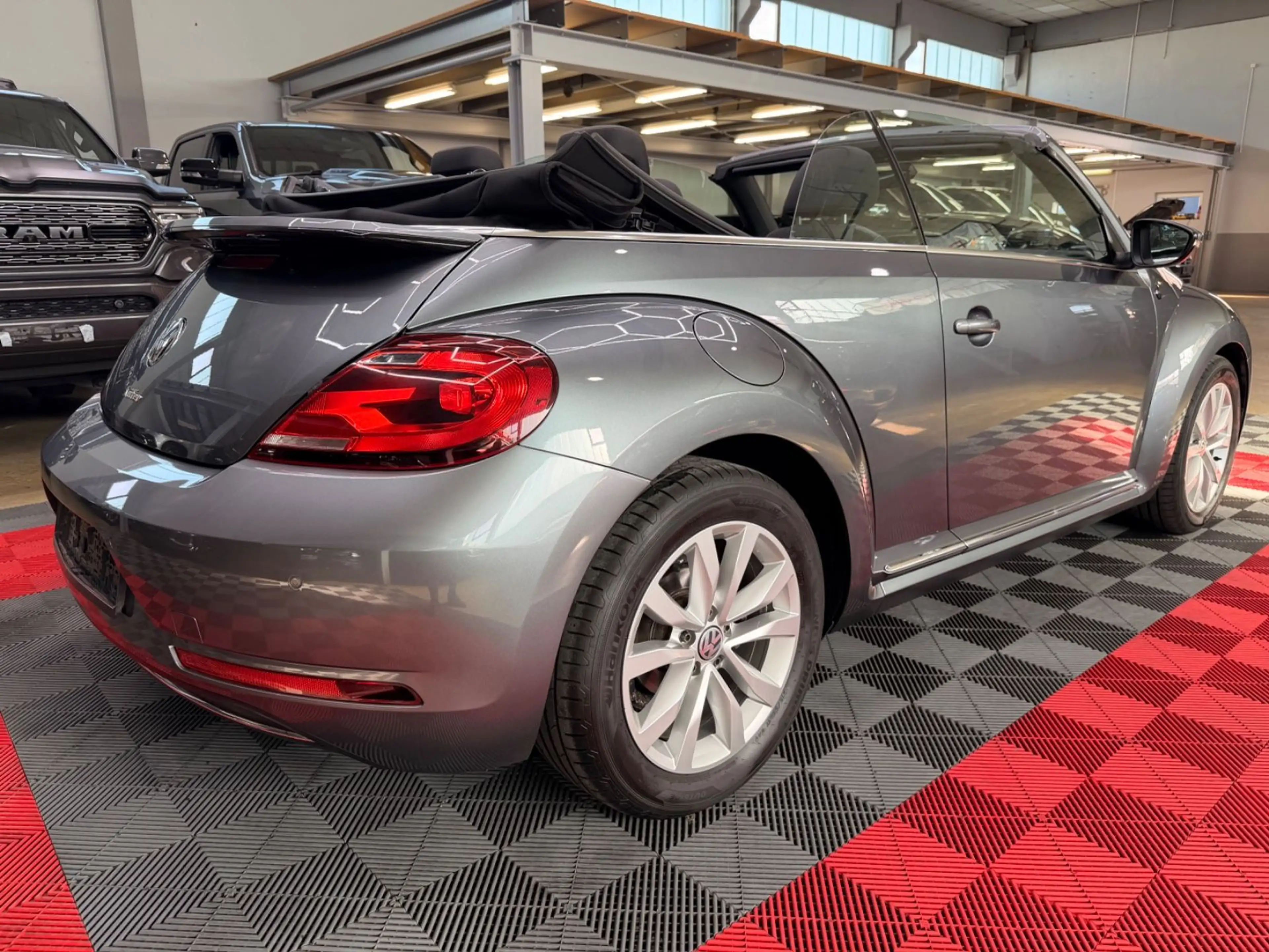 Volkswagen Beetle Cabriolet SOUND Design — photo 13