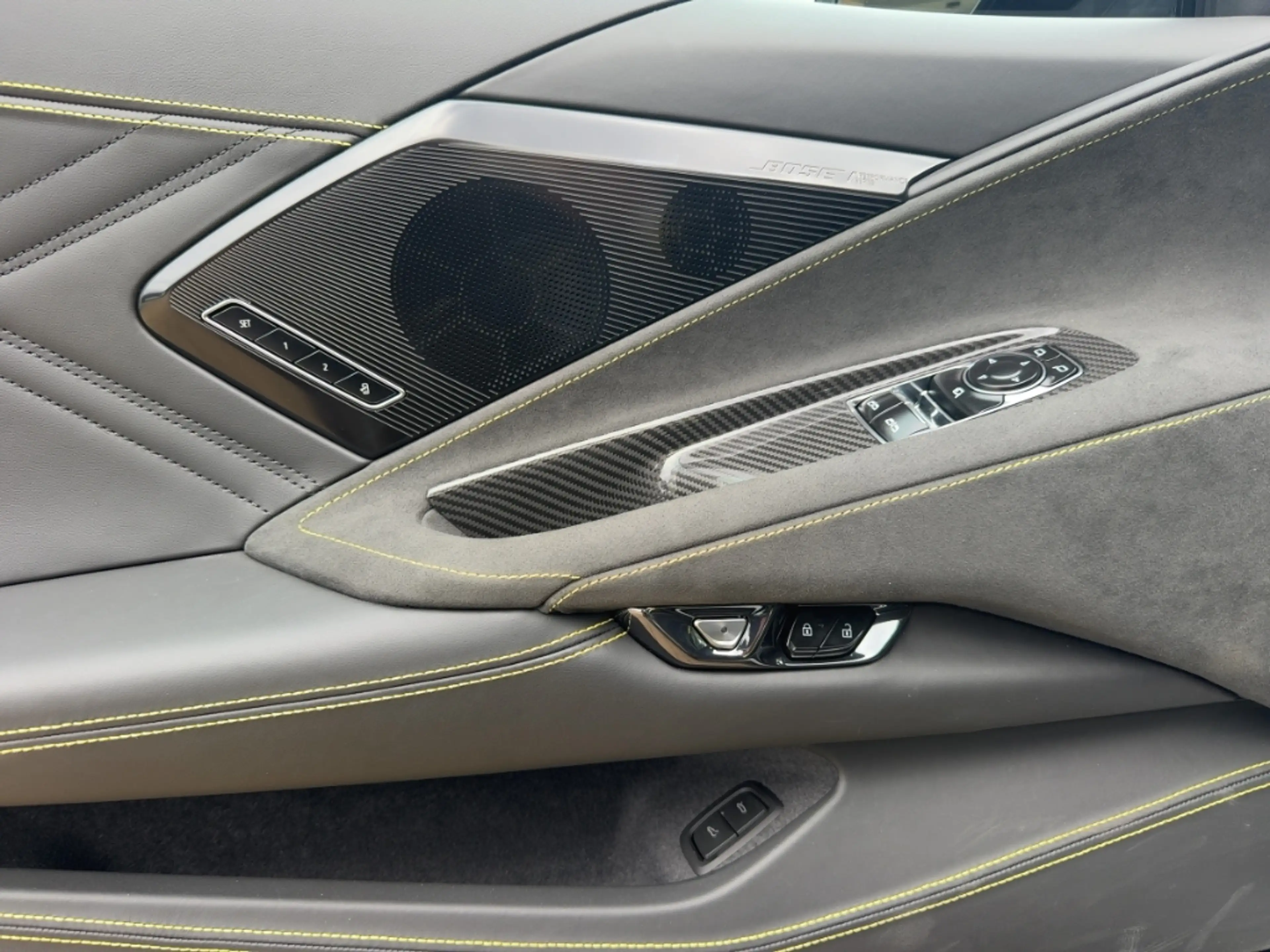 Corvette C8 E-Ray Coupe Facelift MY26 3LZ Carbon/Black/Lift — photo 15