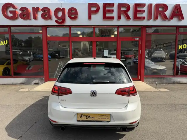 Volkswagen Golf view 4