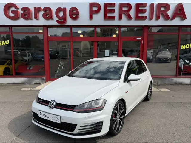 Volkswagen Golf view 2