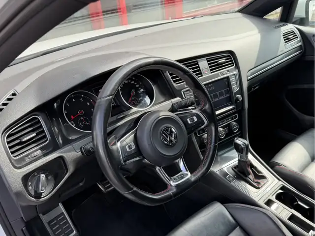Volkswagen Golf view 6