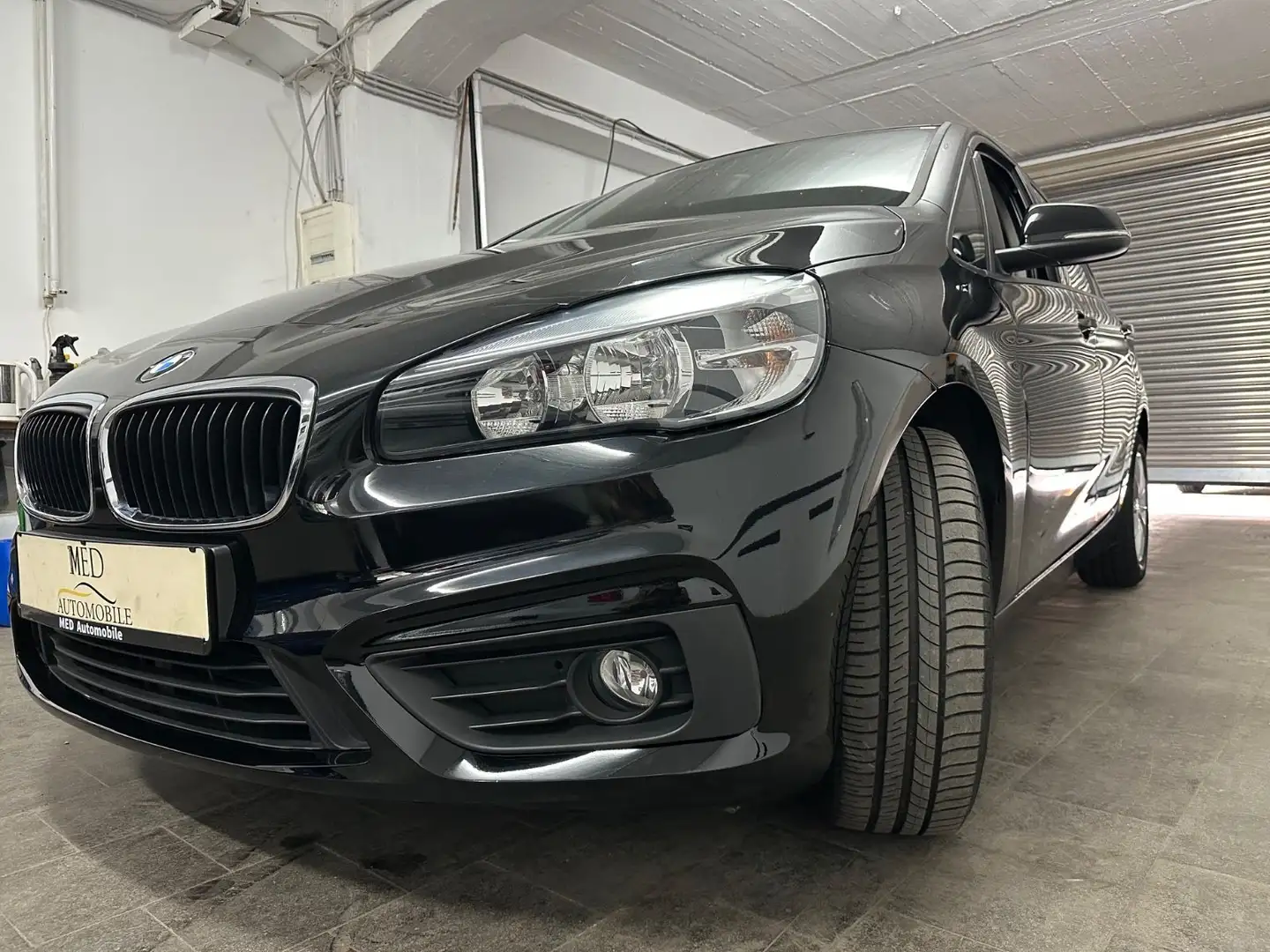 BMW 218 Baureihe 2 Active Tourer 218 i Advantage Schwarz - 2