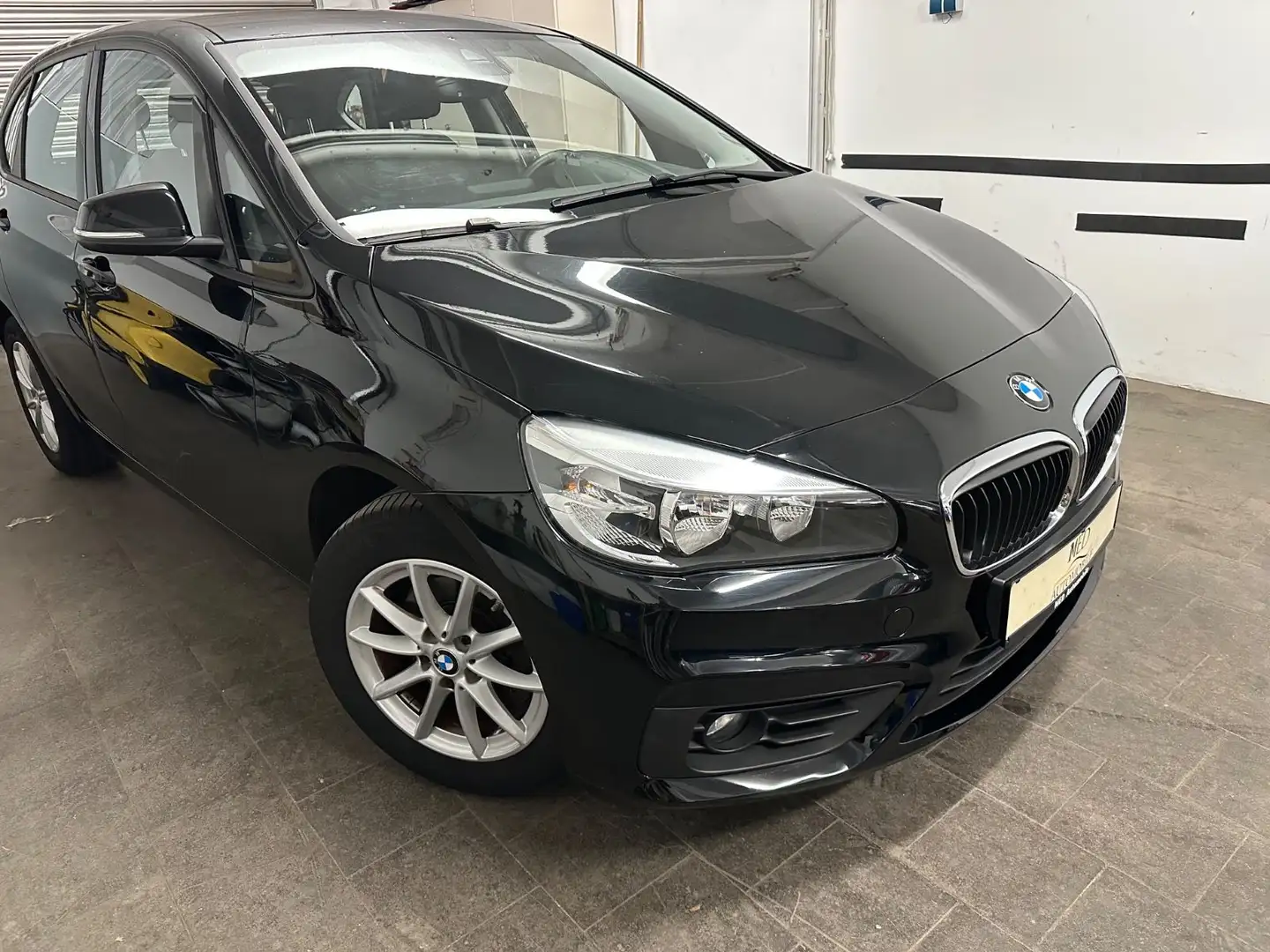 BMW 218 Baureihe 2 Active Tourer 218 i Advantage Schwarz - 1