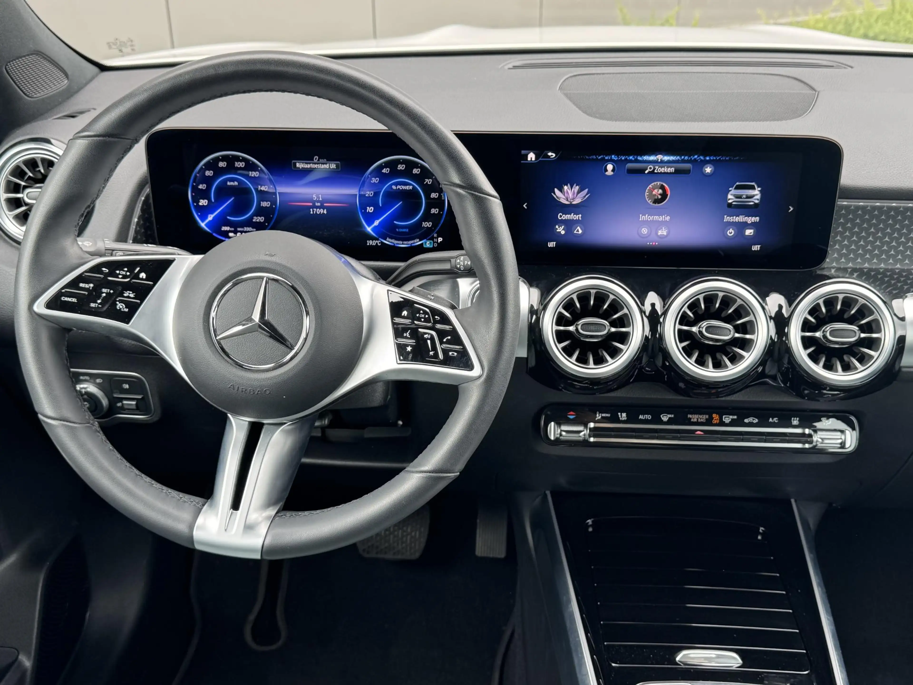 Mercedes-Benz EQB 250 EQB AMG Line — photo 13