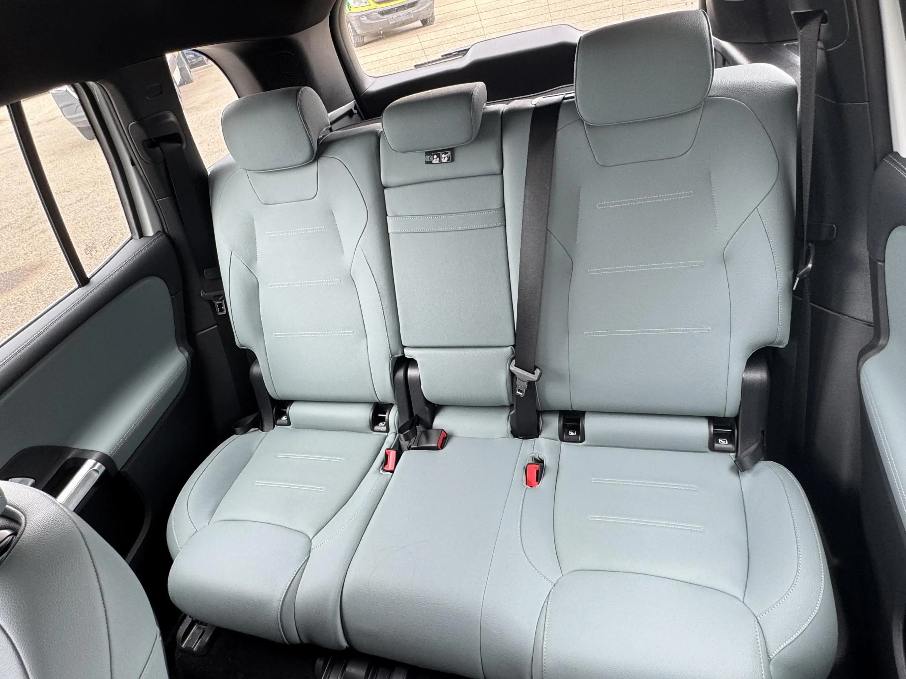 Mercedes-Benz EQB 250 EQB AMG Line — photo 11