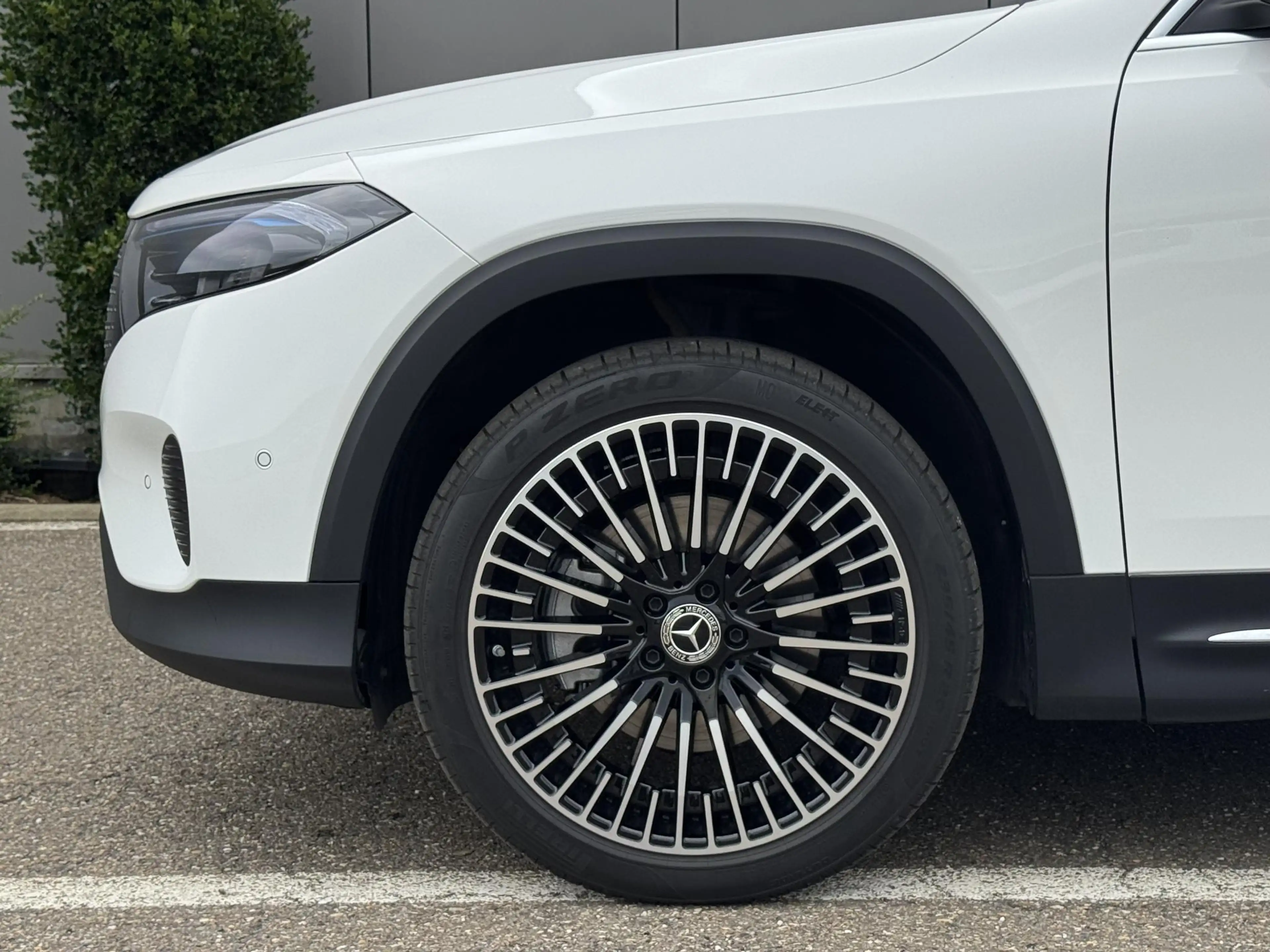 Mercedes-Benz EQB 250 EQB AMG Line — photo 7