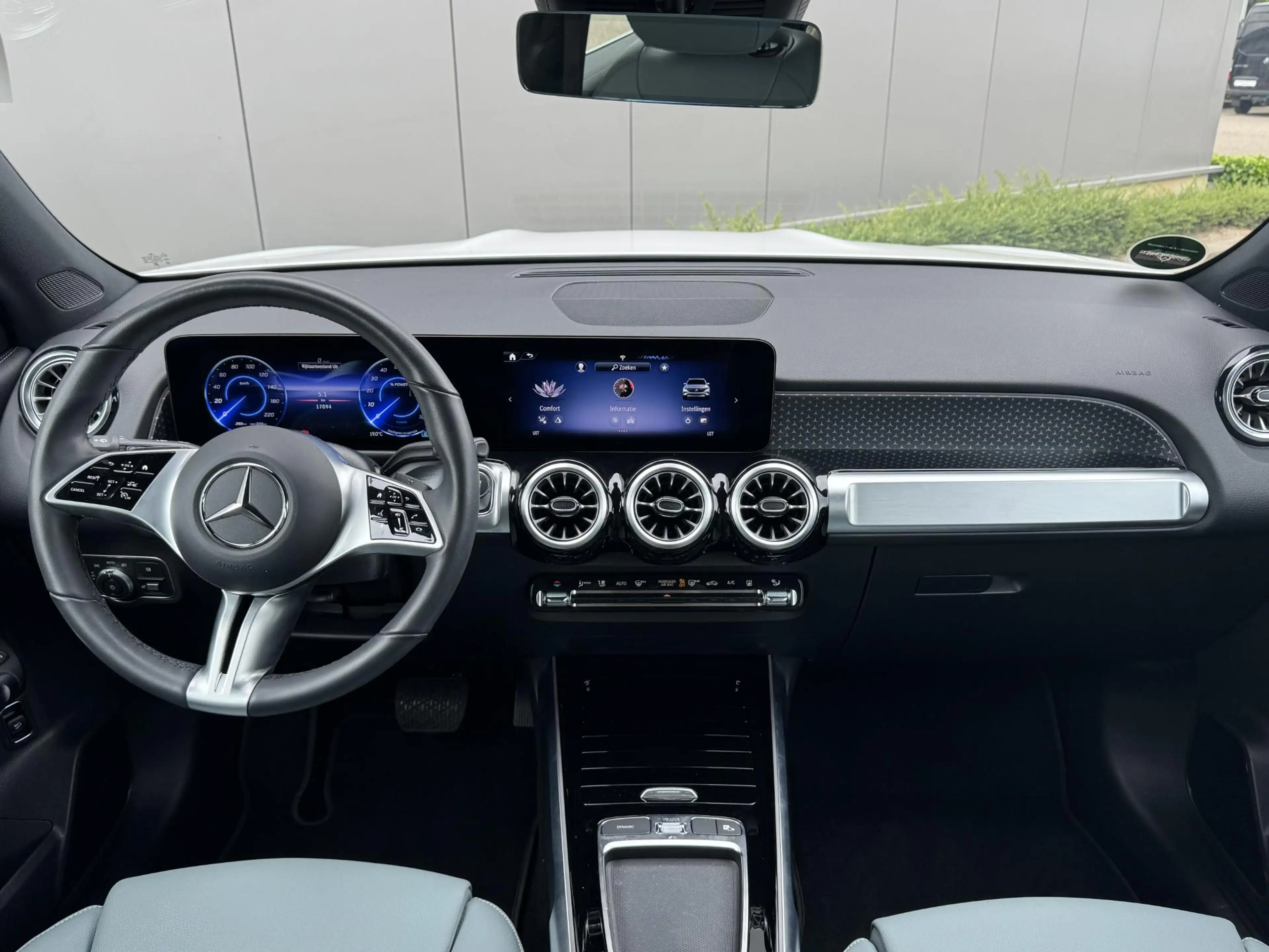 Mercedes-Benz EQB 250 EQB AMG Line — photo 12