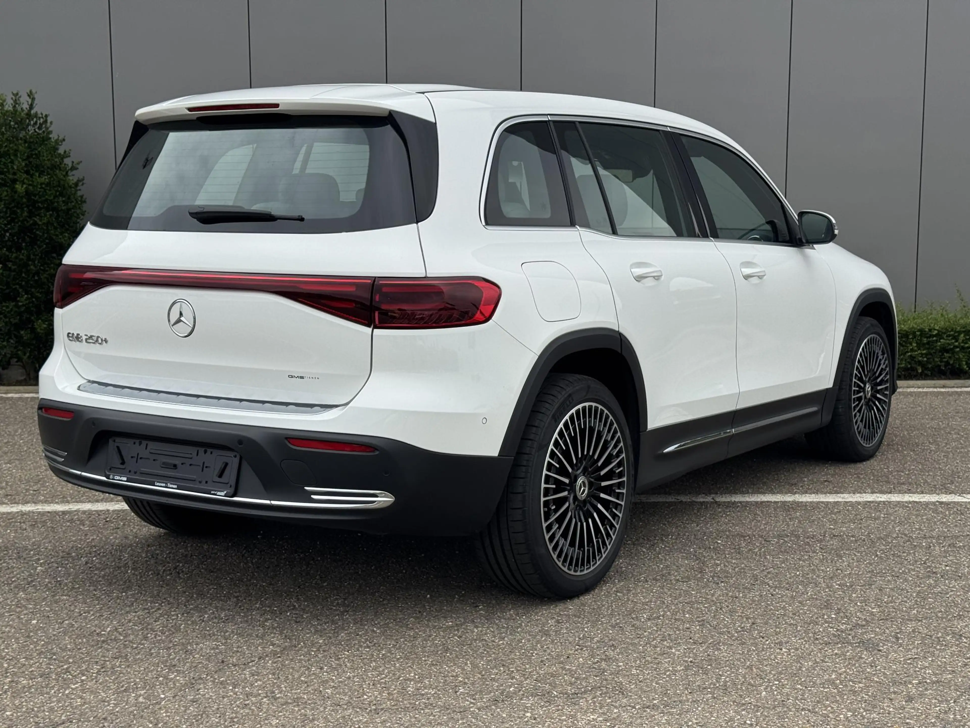 Mercedes-Benz EQB 250 EQB AMG Line — photo 3