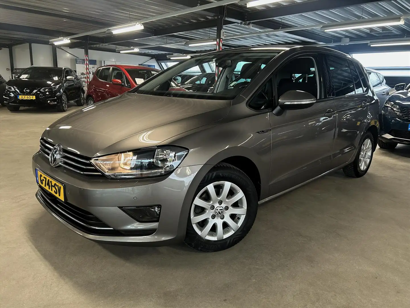 Volkswagen Golf Sportsvan 1.2 TSI 110pk DSG, Camera, Trekhaak, Stoelverwarmi Grijs - 1