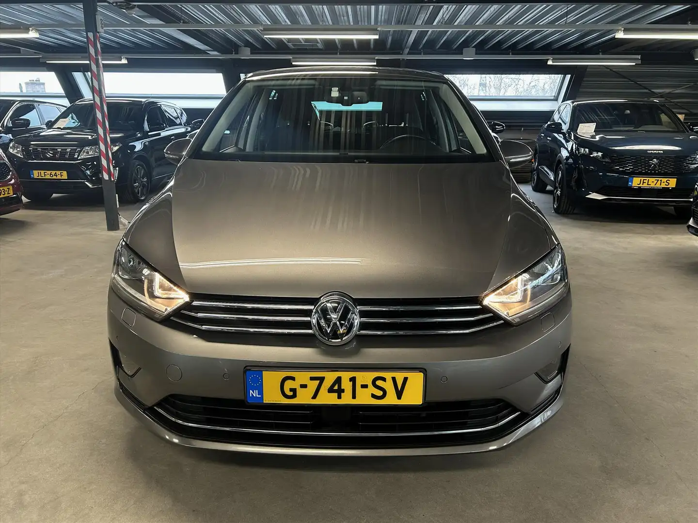 Volkswagen Golf Sportsvan 1.2 TSI 110pk DSG, Camera, Trekhaak, Stoelverwarmi Grijs - 2