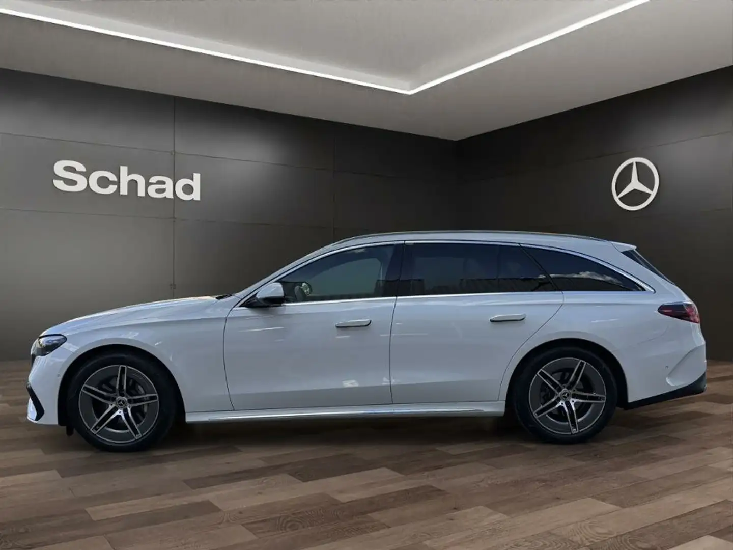 Mercedes-Benz E 220 E 220 d T AMG+DISTR+KAMERA+PANO+LED+KEYLESS+AMBI Weiß - 2