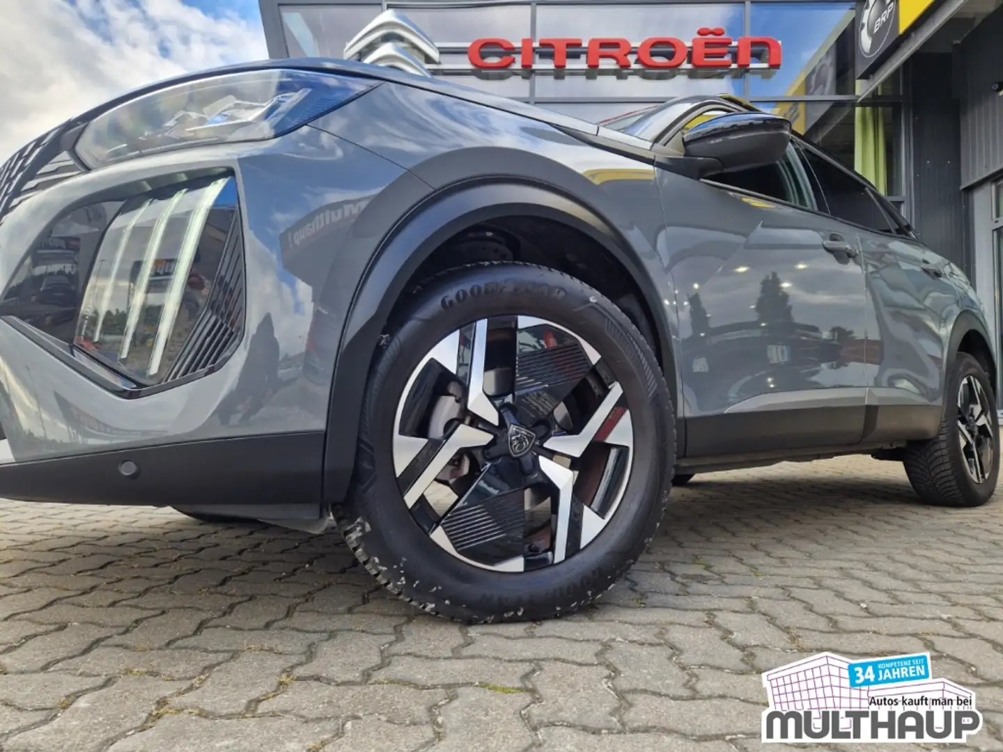 Peugeot 2008 Allure PureTech 100 LED PDCv+h Klimaautom Gris - 2