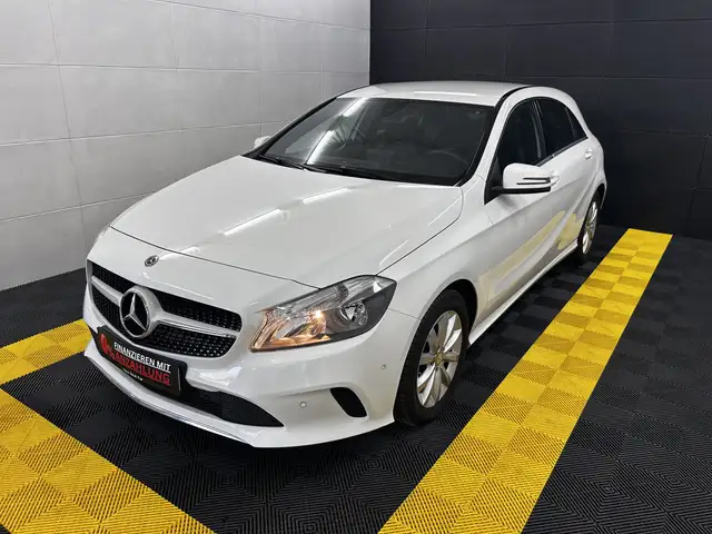 Mercedes-Benz 180+Automatik+Keyless+Leder+Navi+Temp+PDC