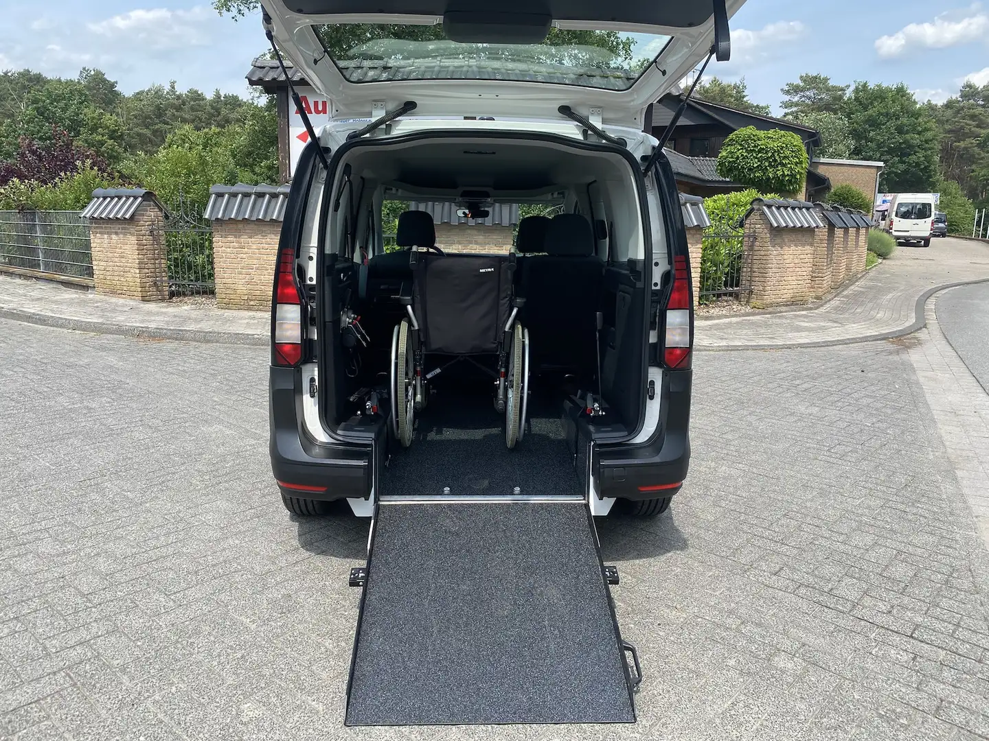 Volkswagen Caddy neues Modell, neuer Rollstuhlumbau, APP_Connect Blanc - 2