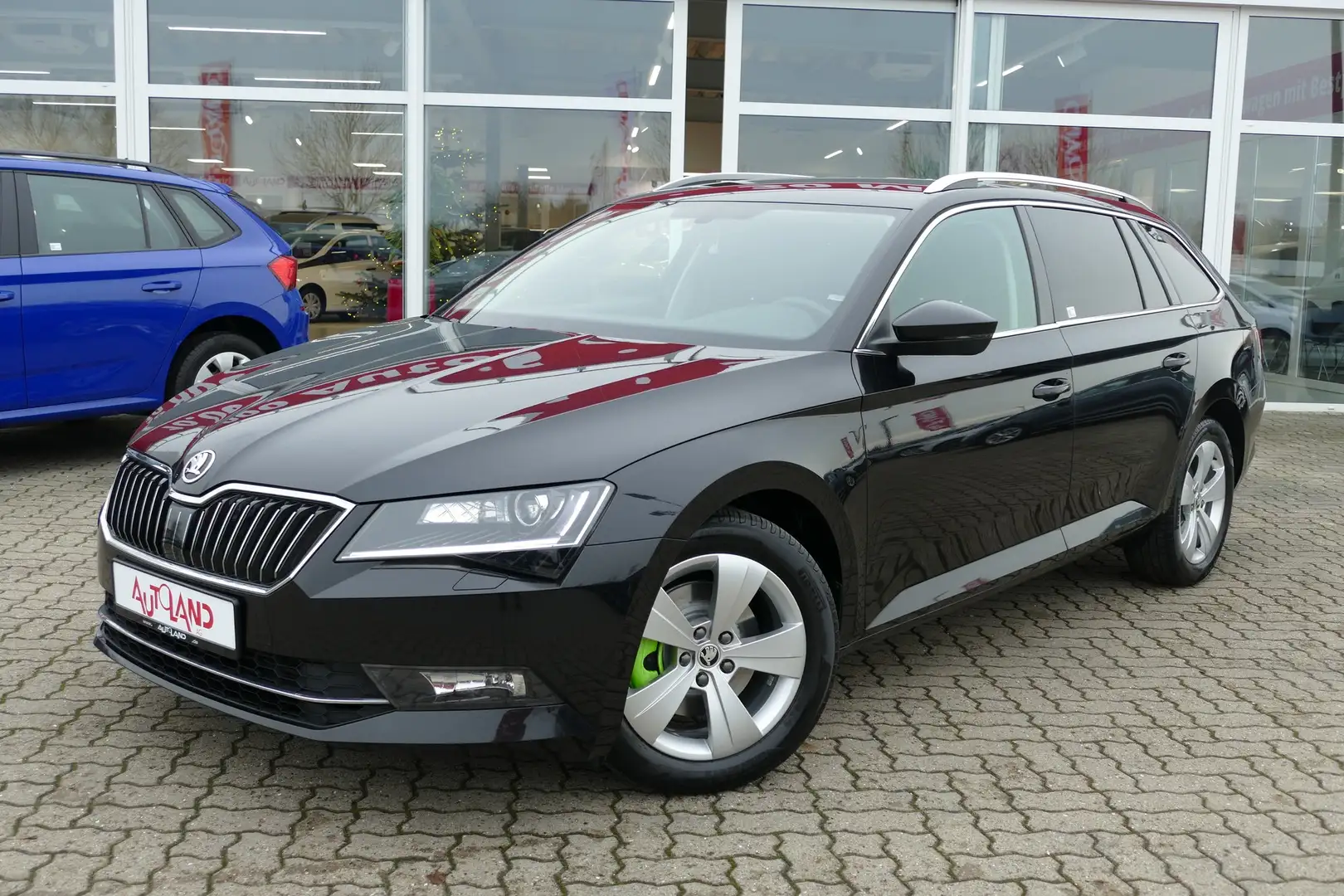 Skoda Superb Combi 2.0 TDI DSG AAC Bi-Xenon Navi SHZ Schwarz - 2