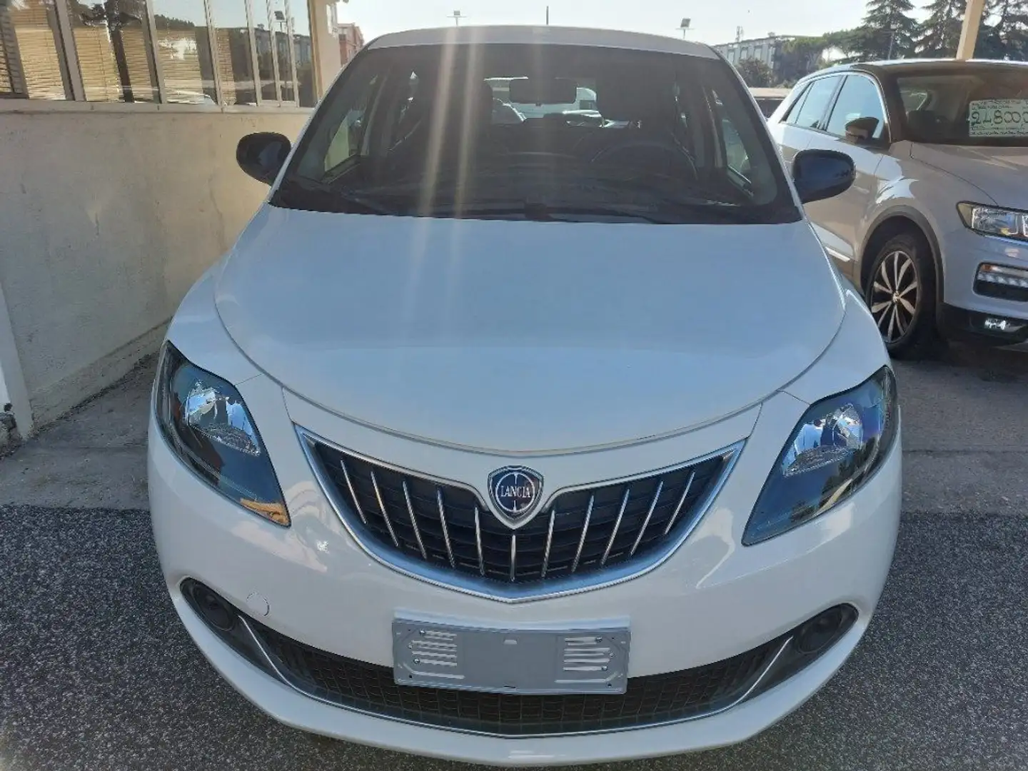 Lancia Ypsilon 1.0 FireFly 5 porte S&S Hybrid Ecochic Silver Bianco - 2