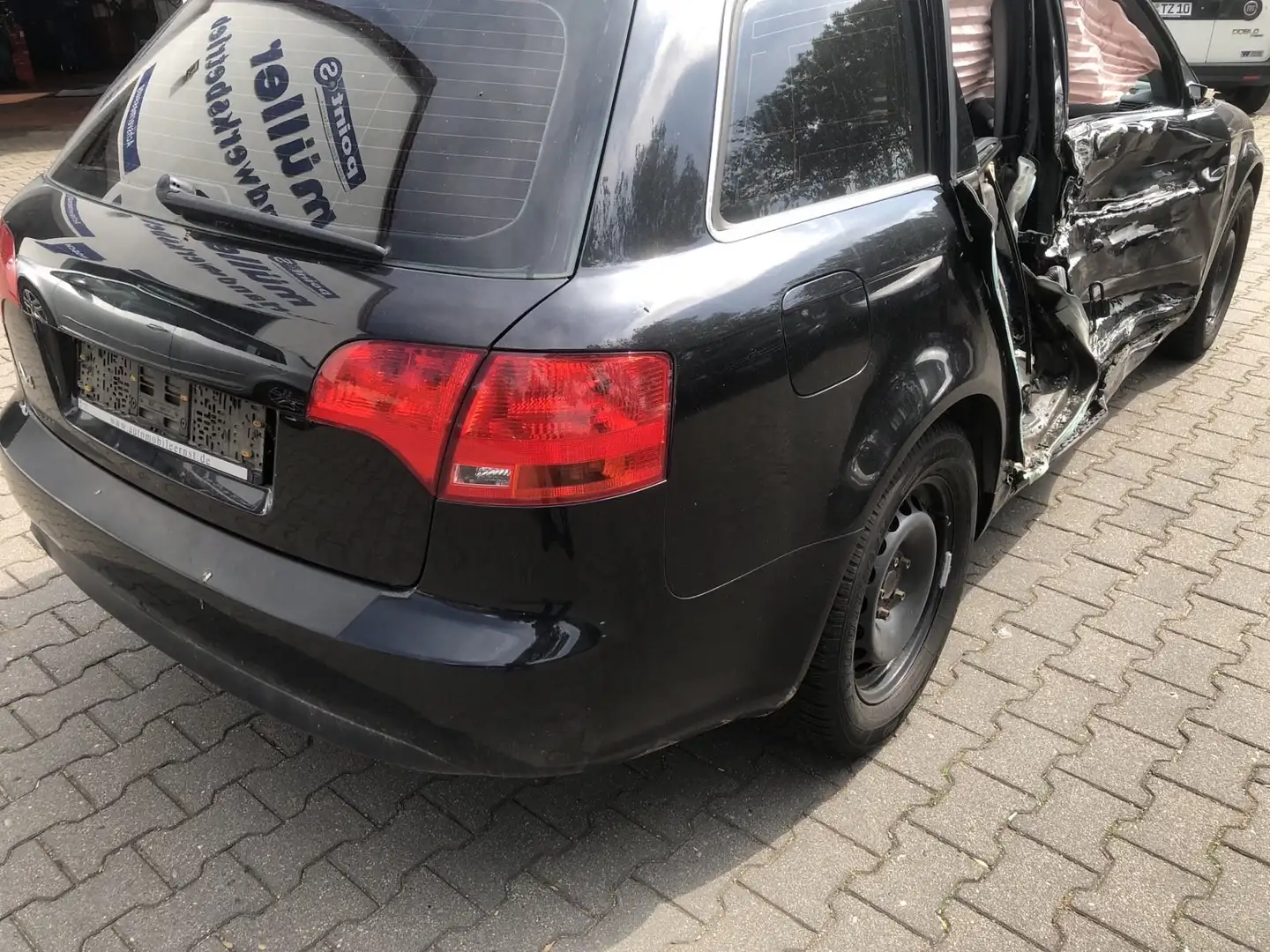 Audi A4 1.6 Unfallschaden Schwarz - 2
