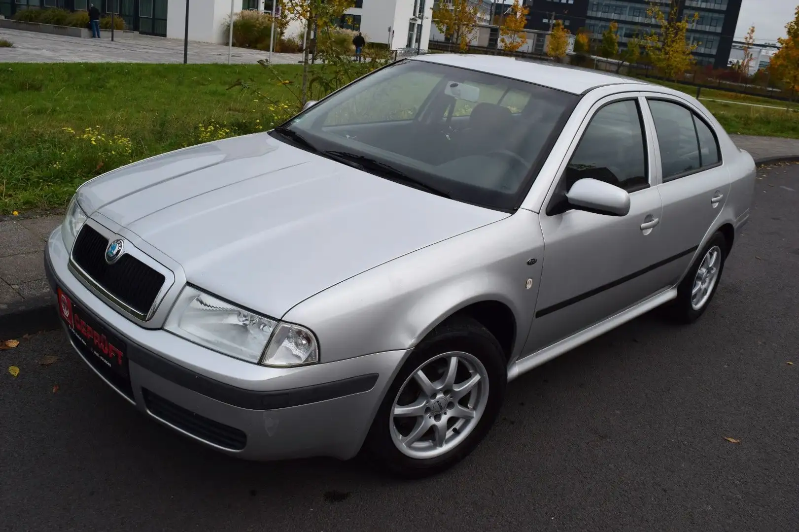 Skoda Octavia 1.6 Ambiente Lim./Klima/Tüv Neu/8-Fach Grau - 2