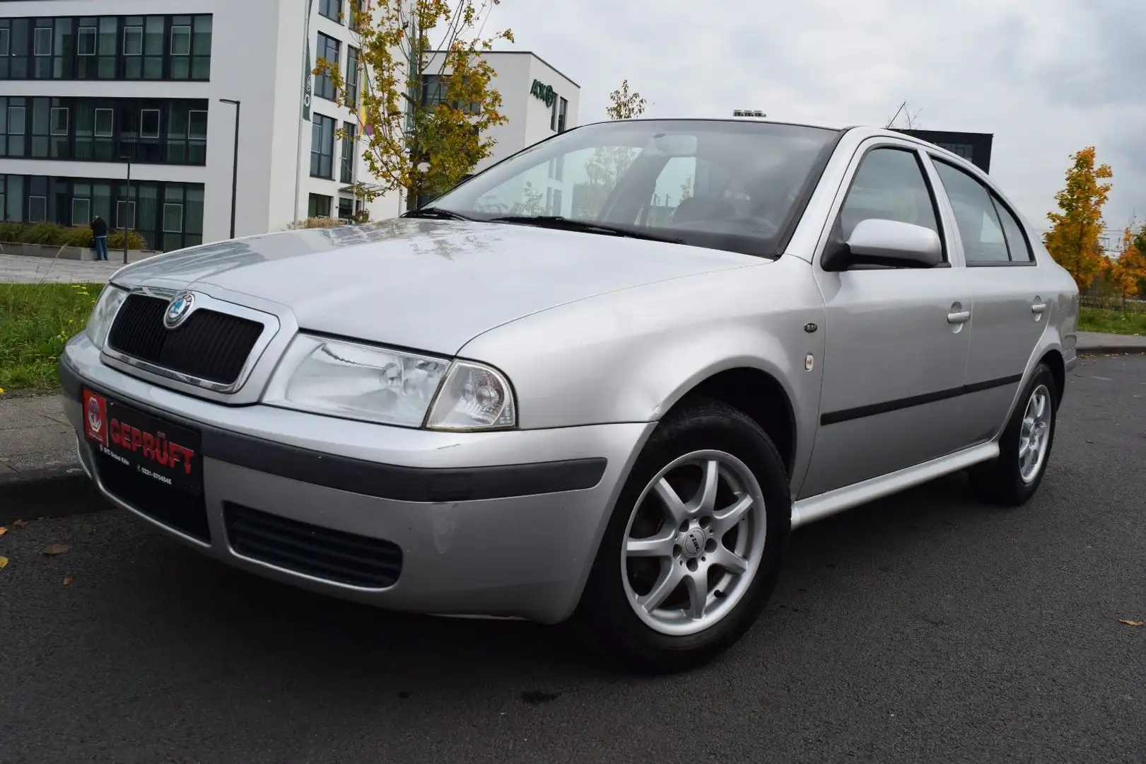 Skoda Octavia 1.6 Ambiente Lim./Klima/Tüv Neu/8-Fach Grau - 1