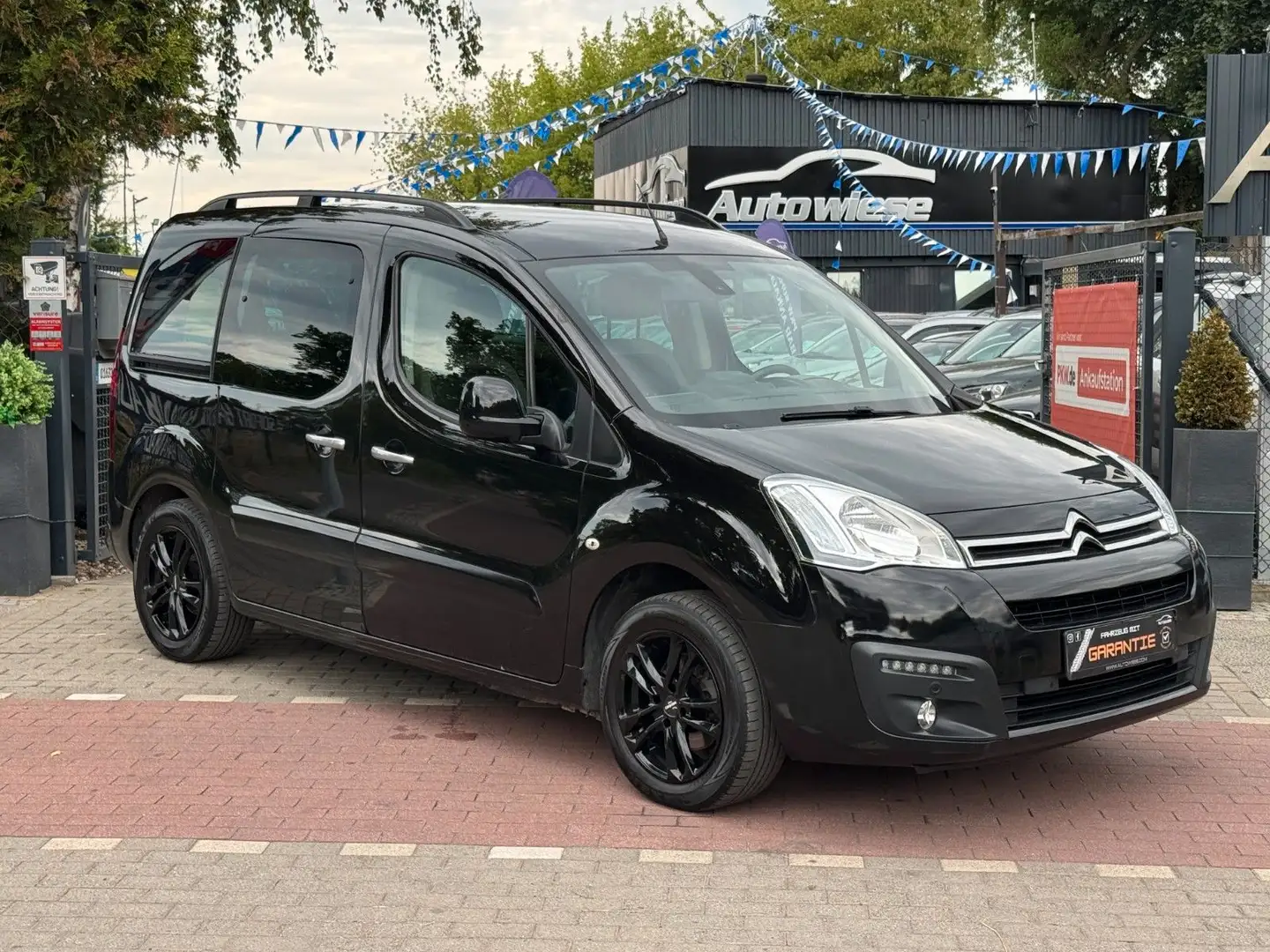 Citroen Berlingo Kombi Selection 1.6HDI*PDC*AHK*TEMP*EU6 Schwarz - 1