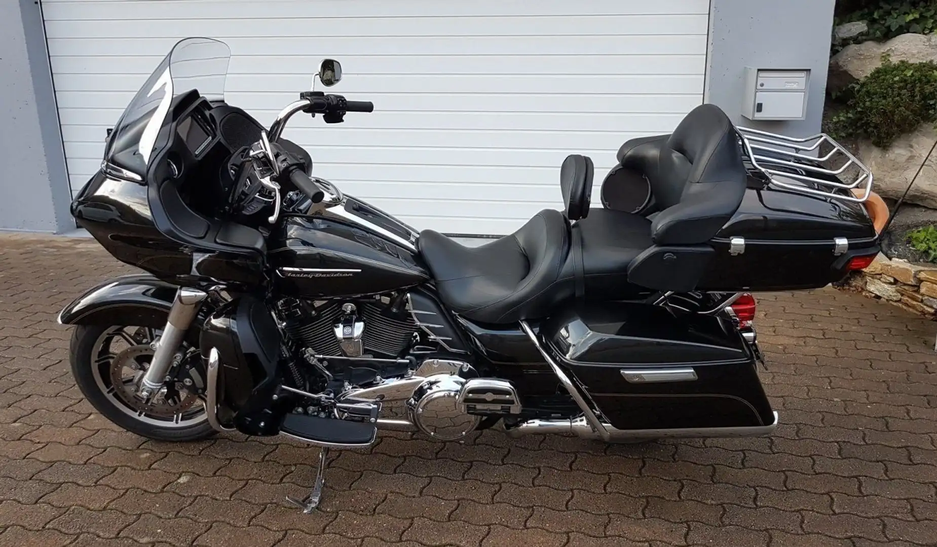 Harley-Davidson Road Glide Fekete - 2