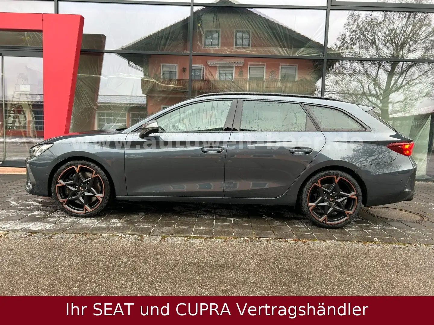 CUPRA Leon SP VZ 2.0 TSI 333PS DSG 4Drive *AHK*CAM*NAV Grijs - 2