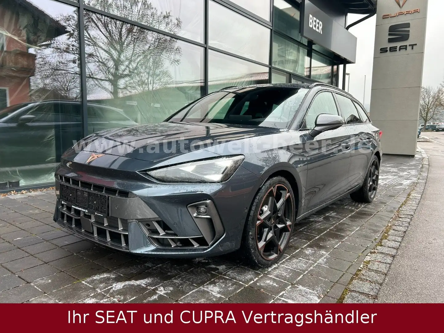 CUPRA Leon SP VZ 2.0 TSI 333PS DSG 4Drive *AHK*CAM*NAV Grijs - 1