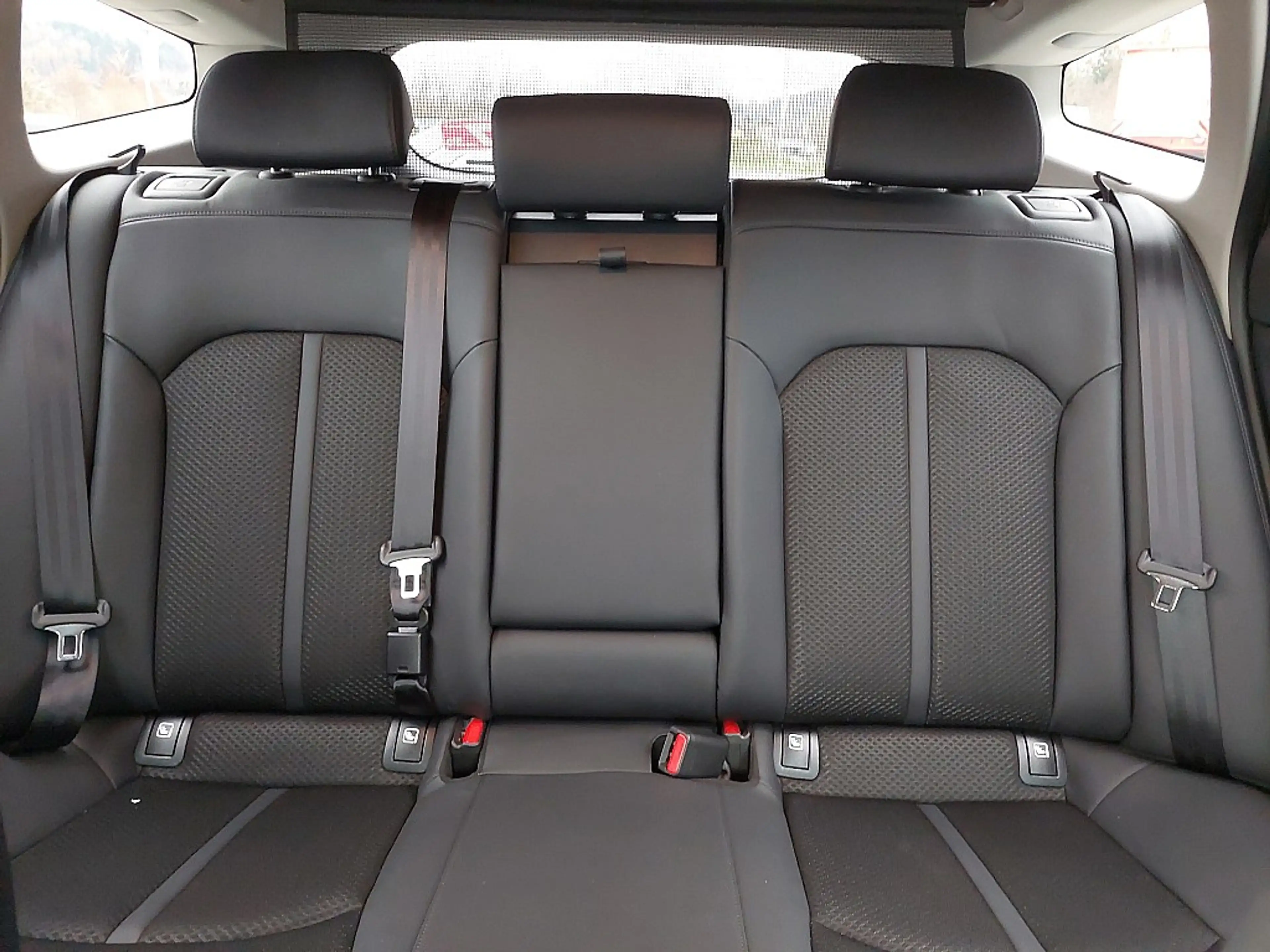 Kia Optima Wagon 1,7 CRDi ISG Gold DCT *Xenon* — photo 13