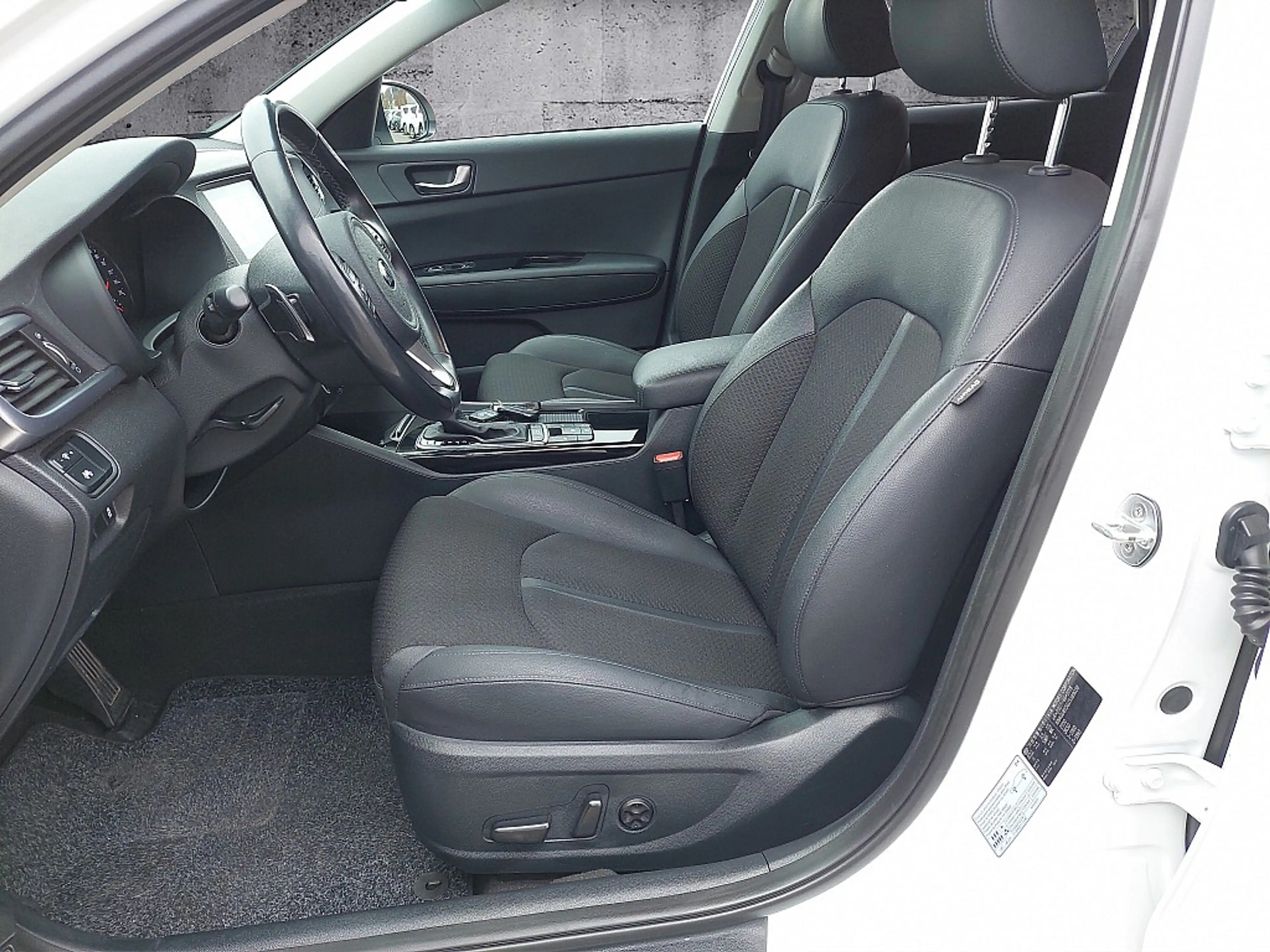 Kia Optima Wagon 1,7 CRDi ISG Gold DCT *Xenon* — photo 6