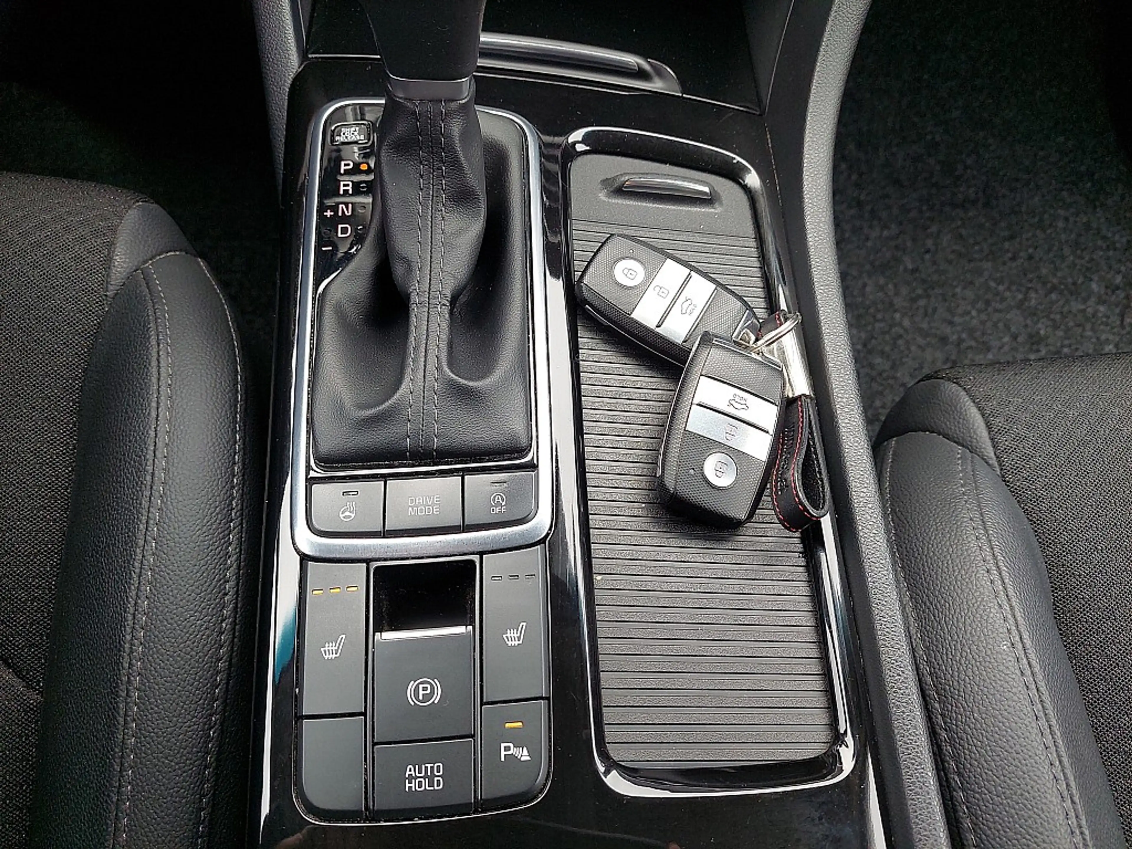Kia Optima Wagon 1,7 CRDi ISG Gold DCT *Xenon* — photo 12
