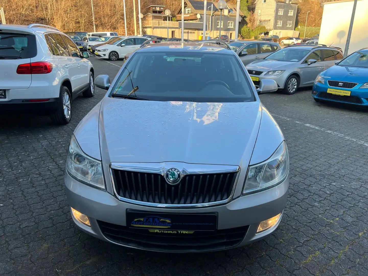 Skoda Octavia 1.6 TDI Combi Family * NAVI *AHK* Silber - 2