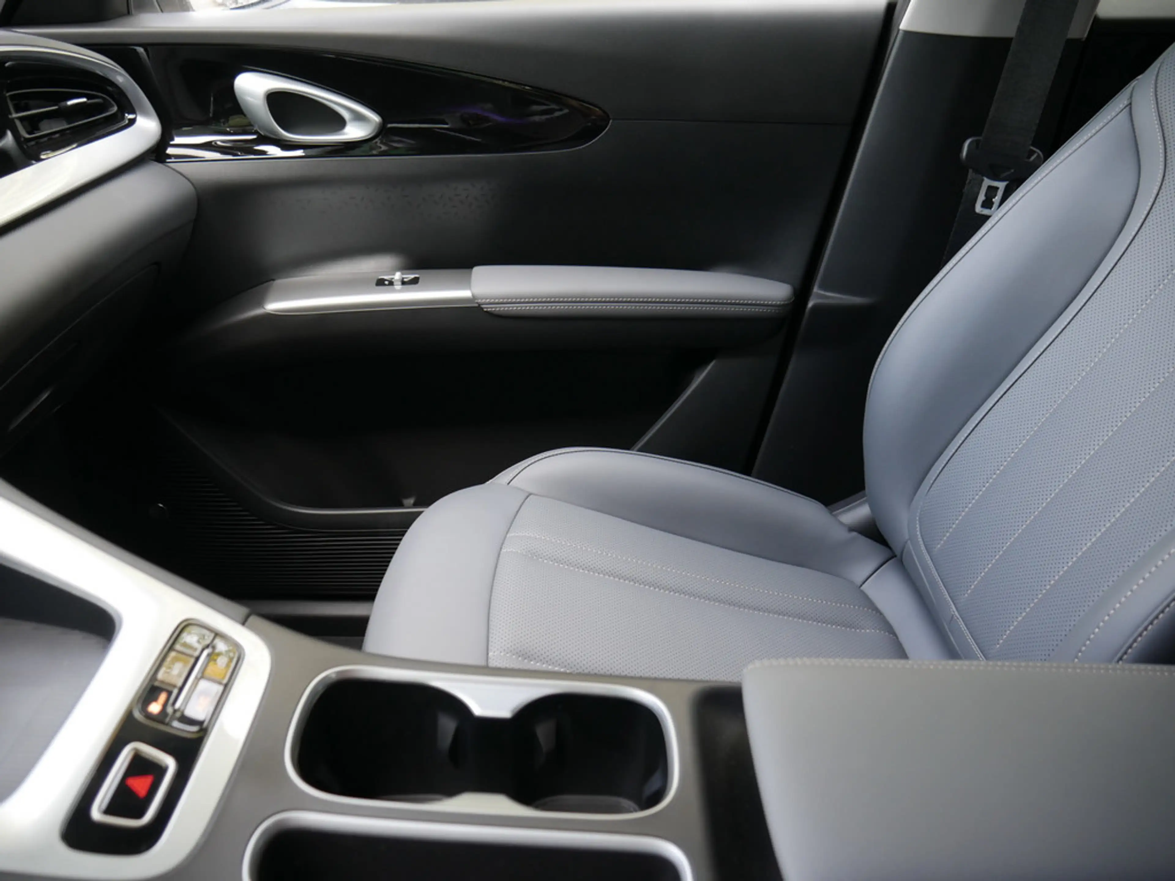 Geely E2 Ultra KLIMA KEYLESS SHZ LEDER KAMERA — photo 13