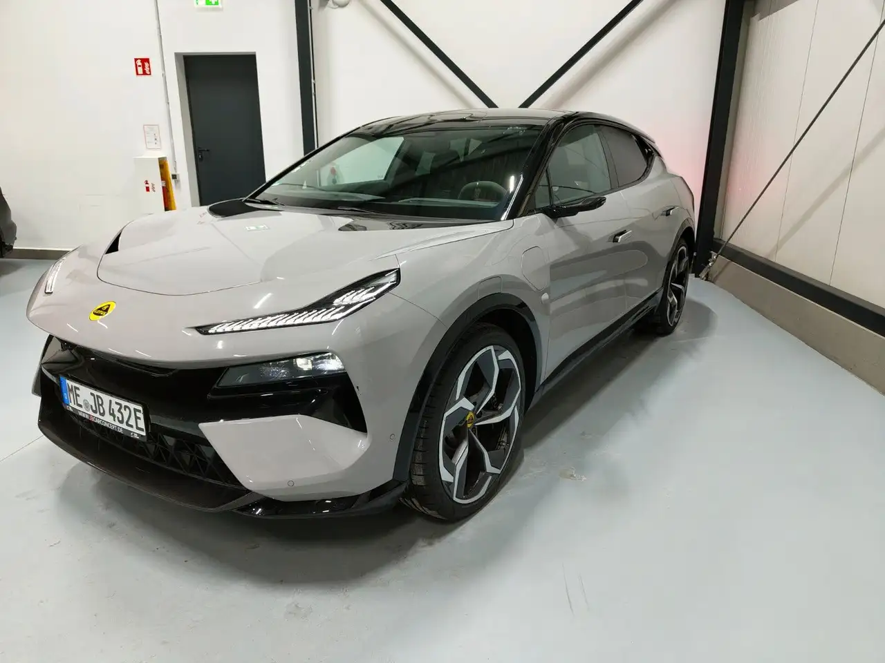 Lotus Eletre 2023