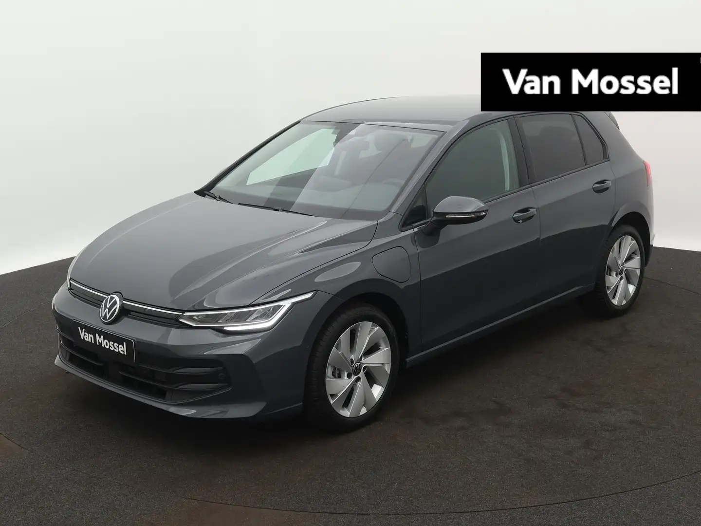 Volkswagen Golf 1.5 eHybrid Life Edition 204 PK Automaat | Plug in Grijs - 1