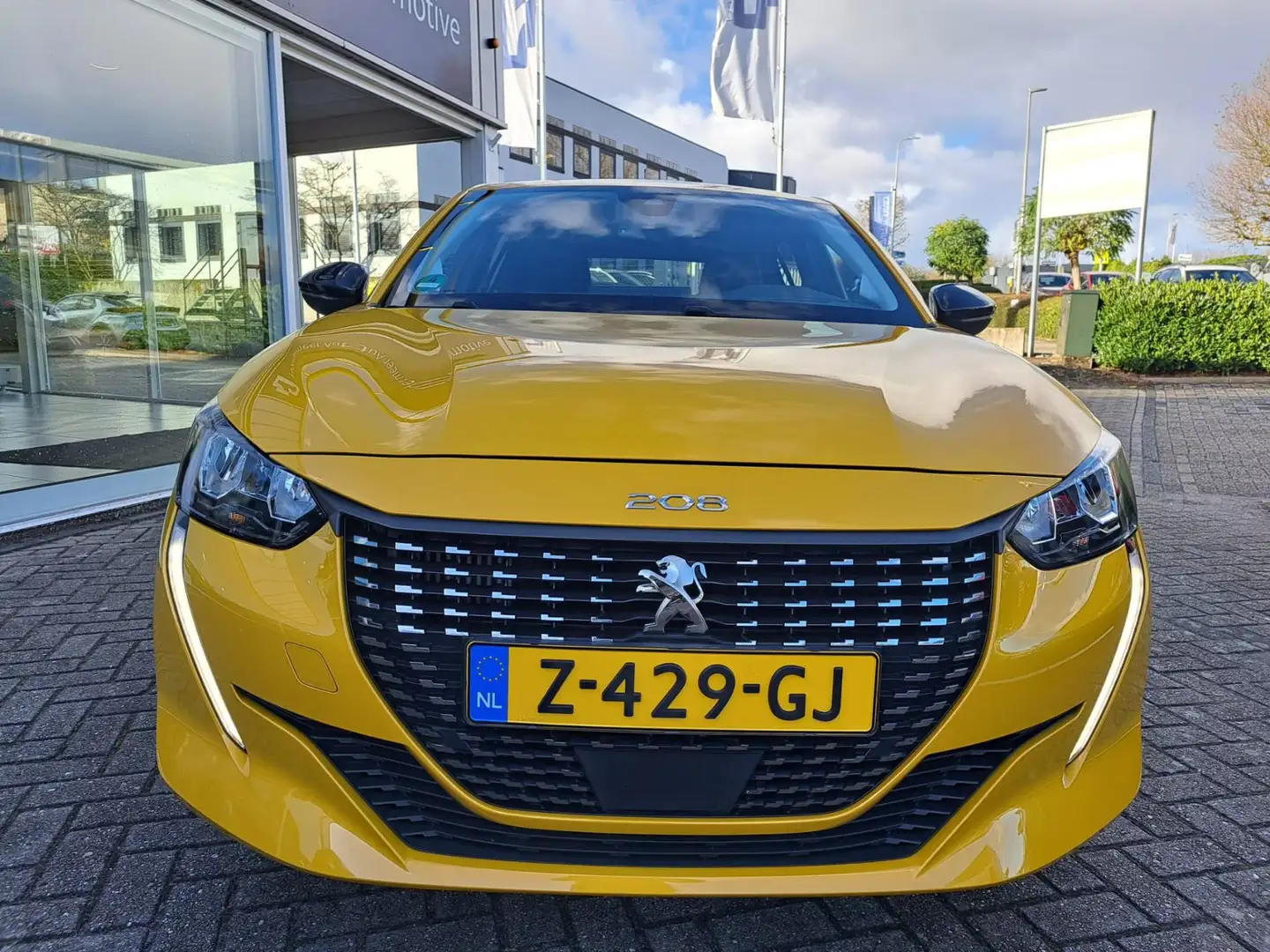 Peugeot 208 1.2 PureTech Allure Pack road trip / automaat / na Jaune - 2