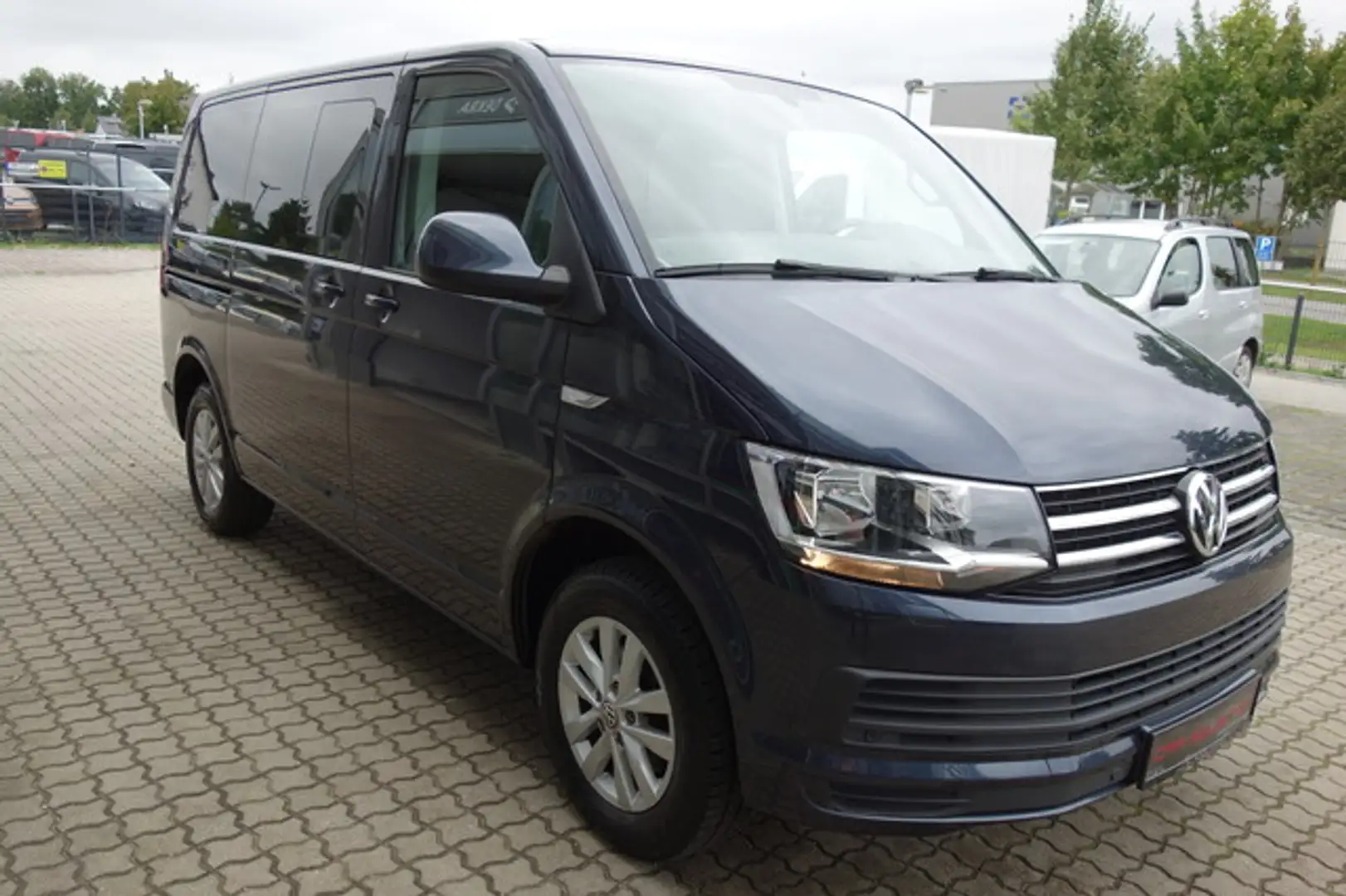 Volkswagen T6 Caravelle 2,0 TDI Comfortline 7-SITZER/STDHZG Blau - 2