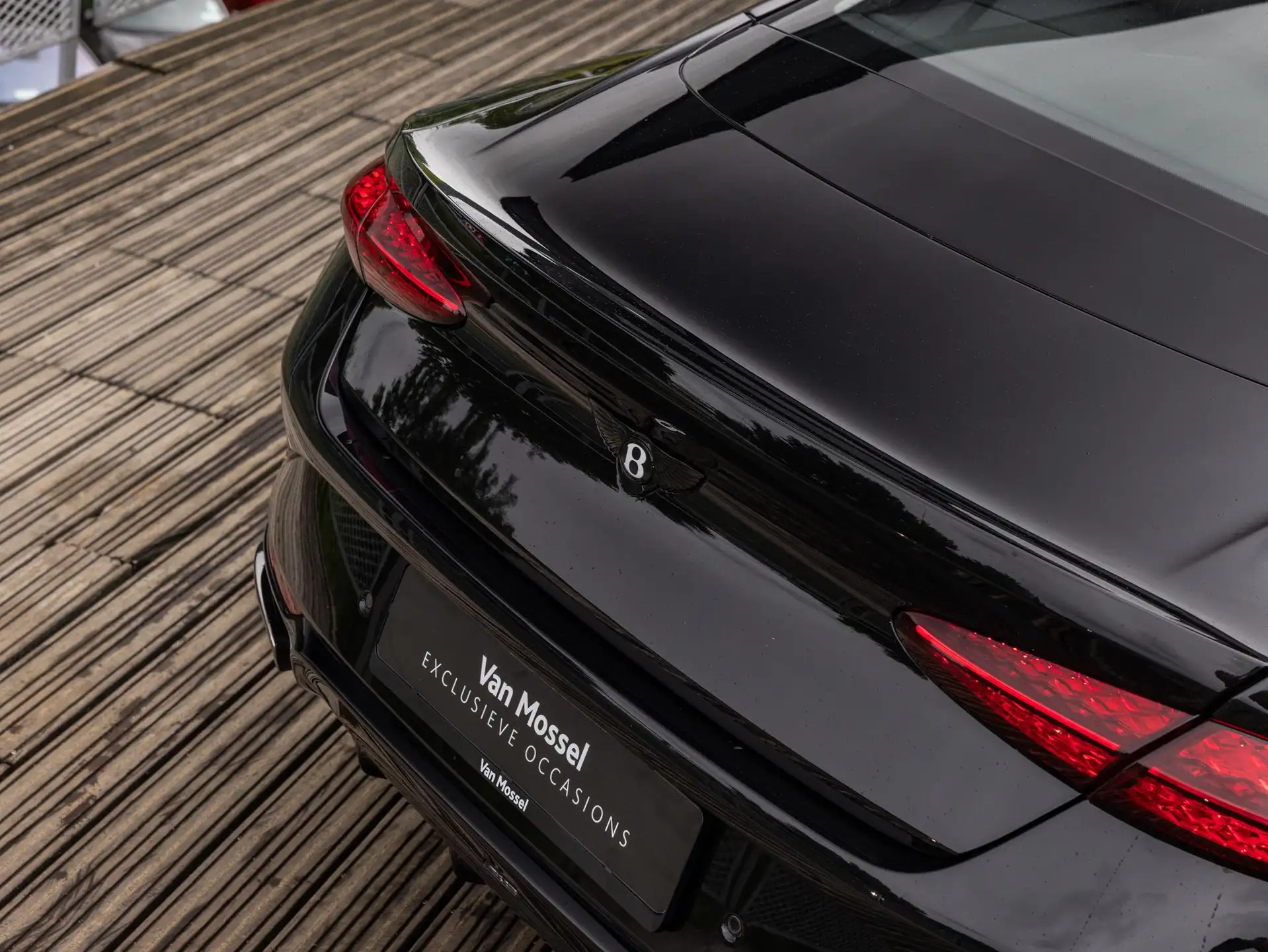 벤틀리 컨티넨탈 4.0 V8 Plug-in Hybrid 2025 검정 사진 8