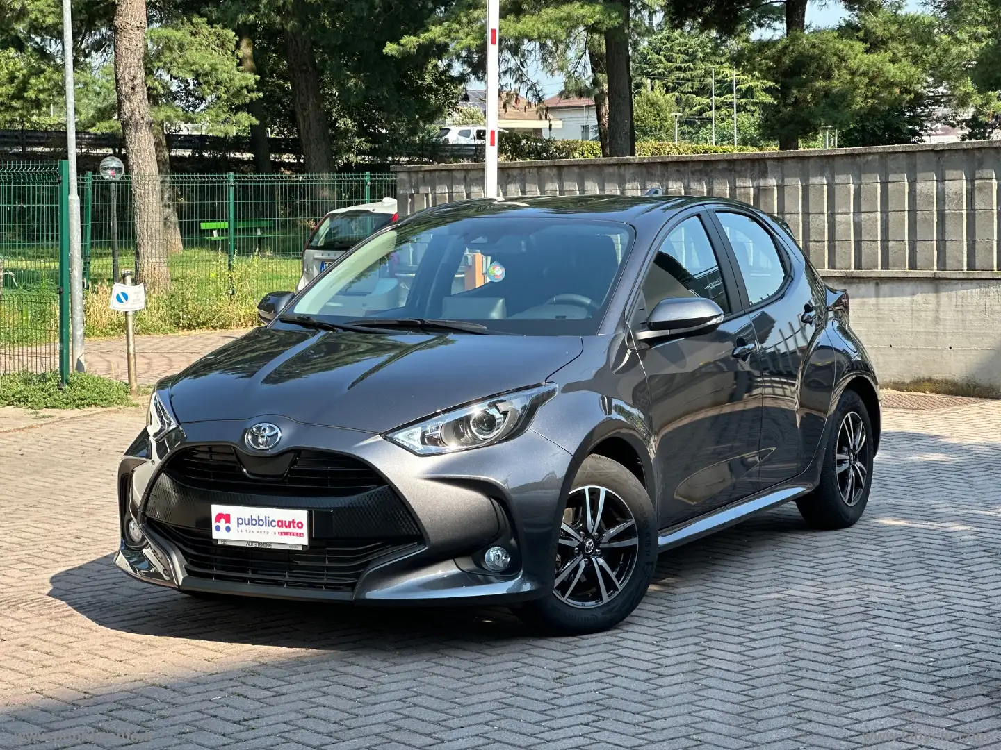 Toyota Yaris 1.0 5p. Active Grigio - 1