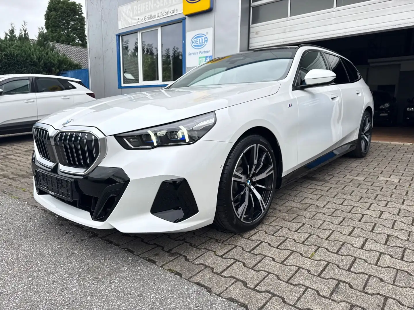 BMW 520 d xDrive M Sportpaket*VOLL*Bowers&Wilkins*20Z Weiß - 1