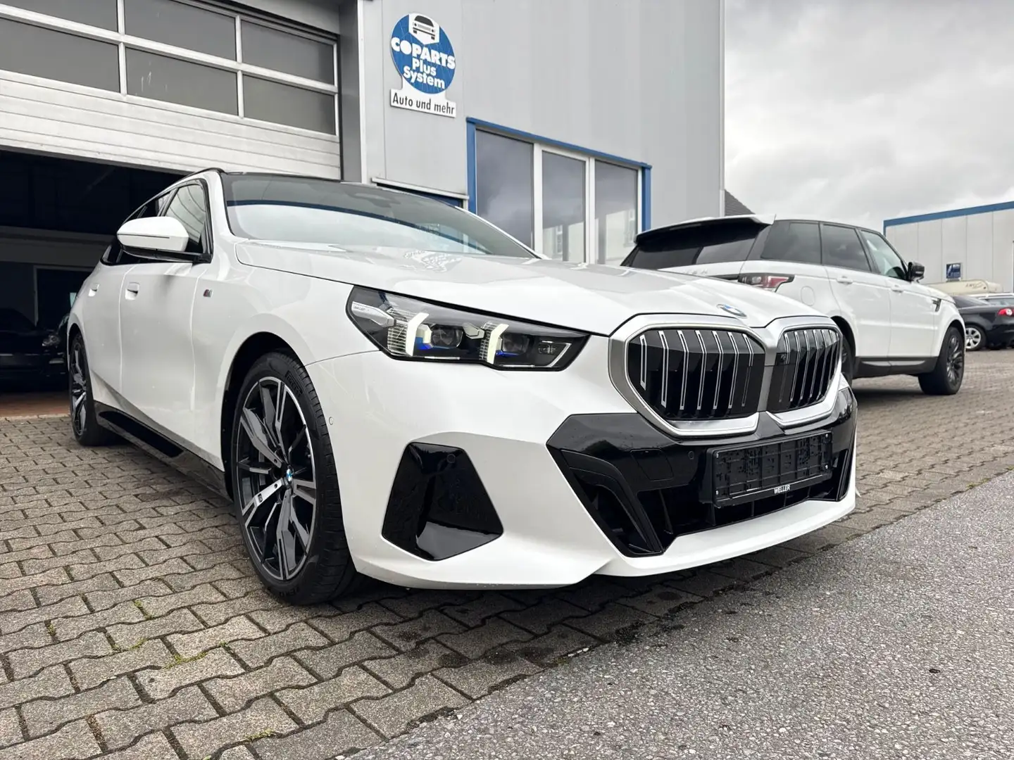 BMW 520 d xDrive M Sportpaket*VOLL*Bowers&Wilkins*20Z Weiß - 2