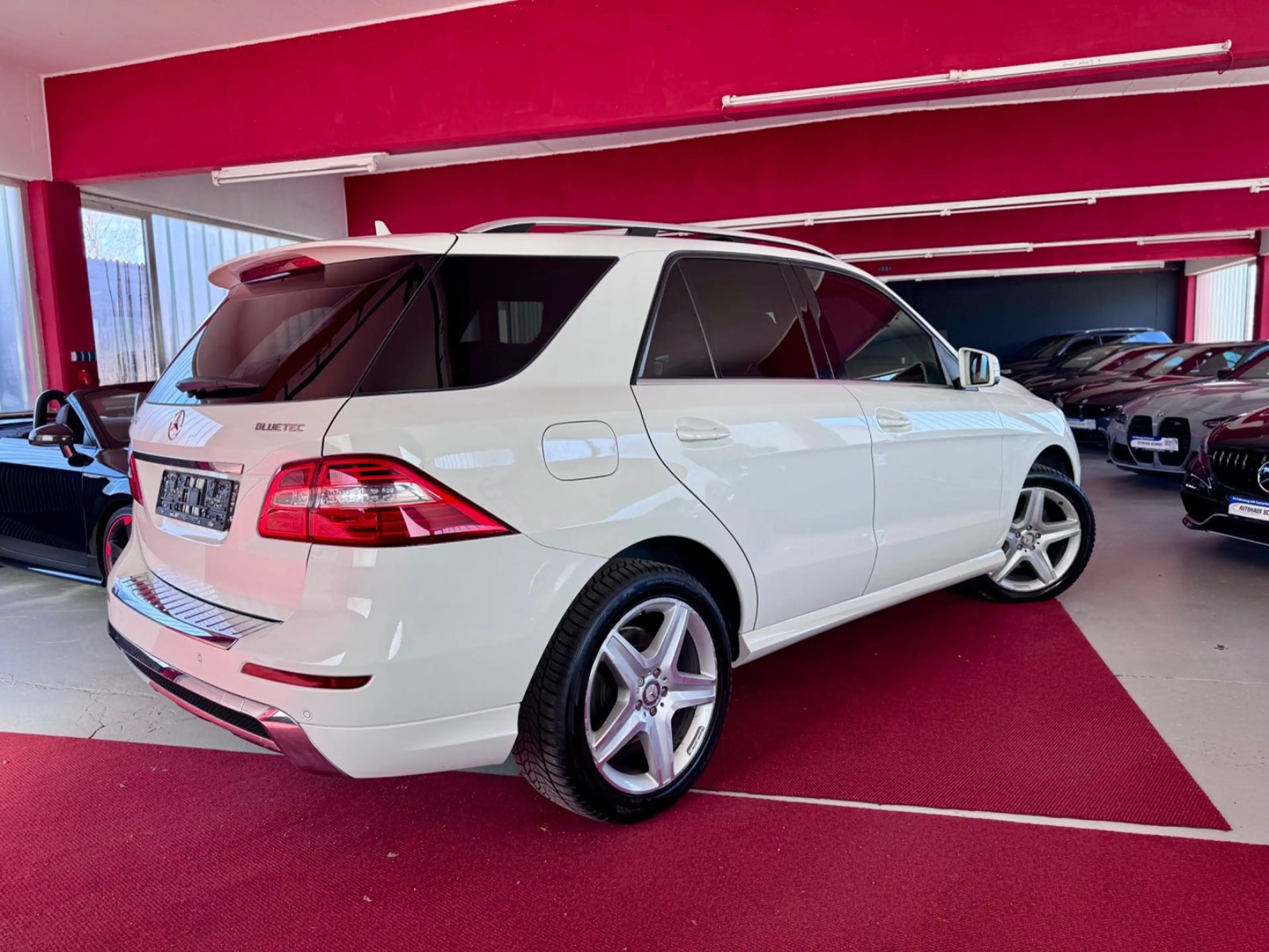 Mercedes-Benz ML 350 CDI AMG Paket Pano Airmatic ILS Comand 20 — photo 7