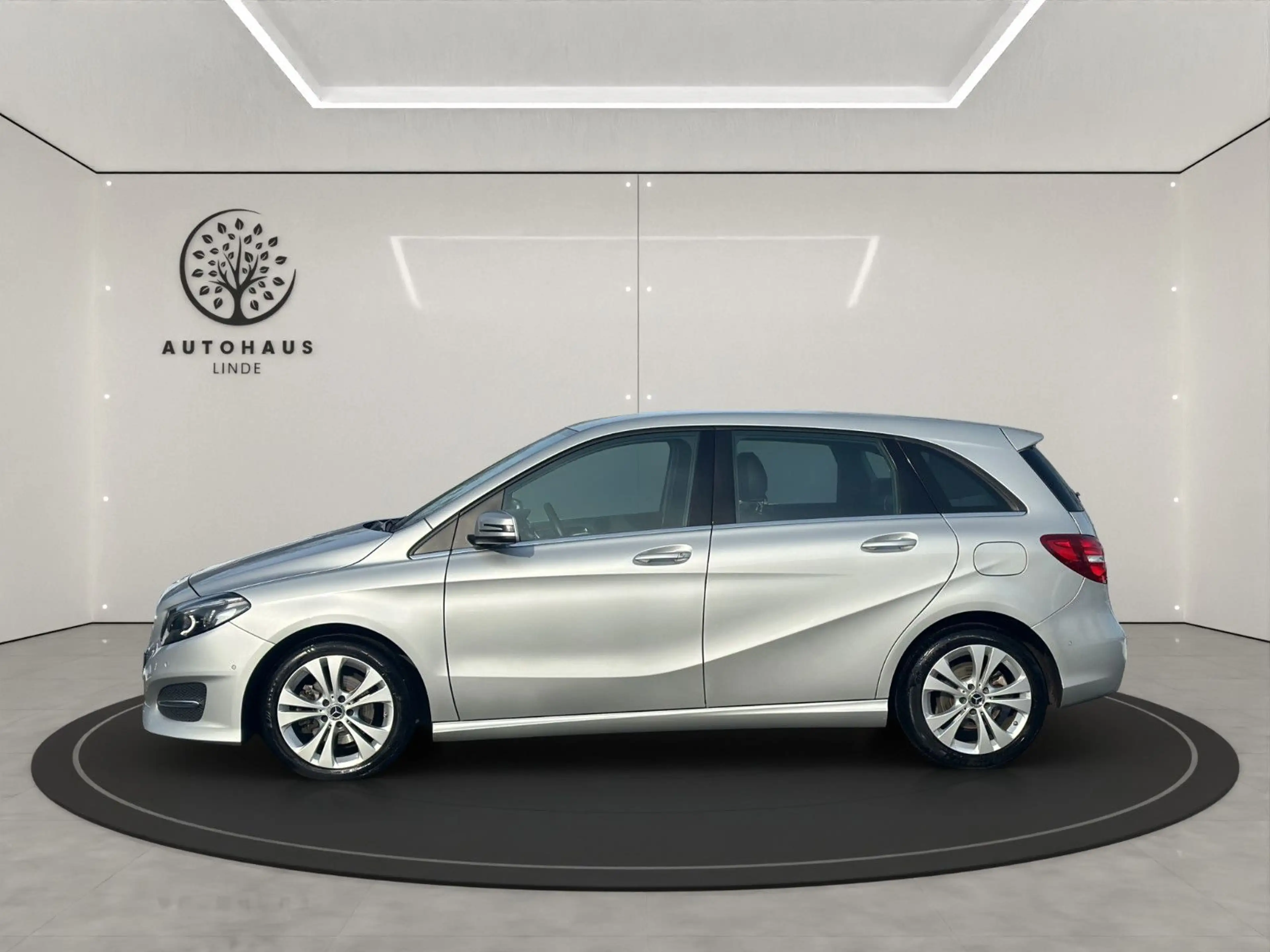 Mercedes-Benz B 180 euro6 LED Scheinwerfer Navi Teilleder — photo 2